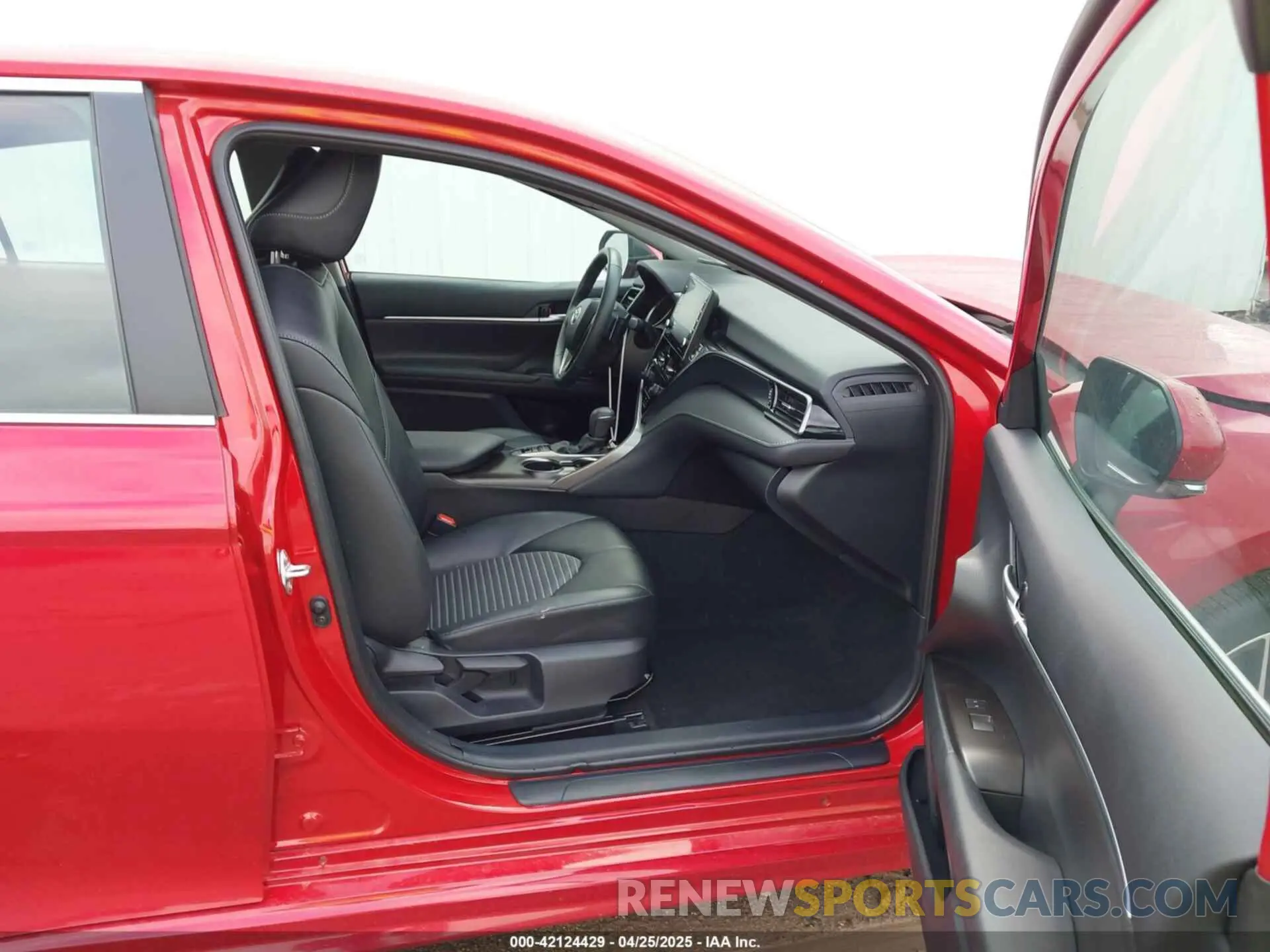 5 Photograph of a damaged car 4T1S31AK8RU072183 TOYOTA CAMRY HYBRID 2024