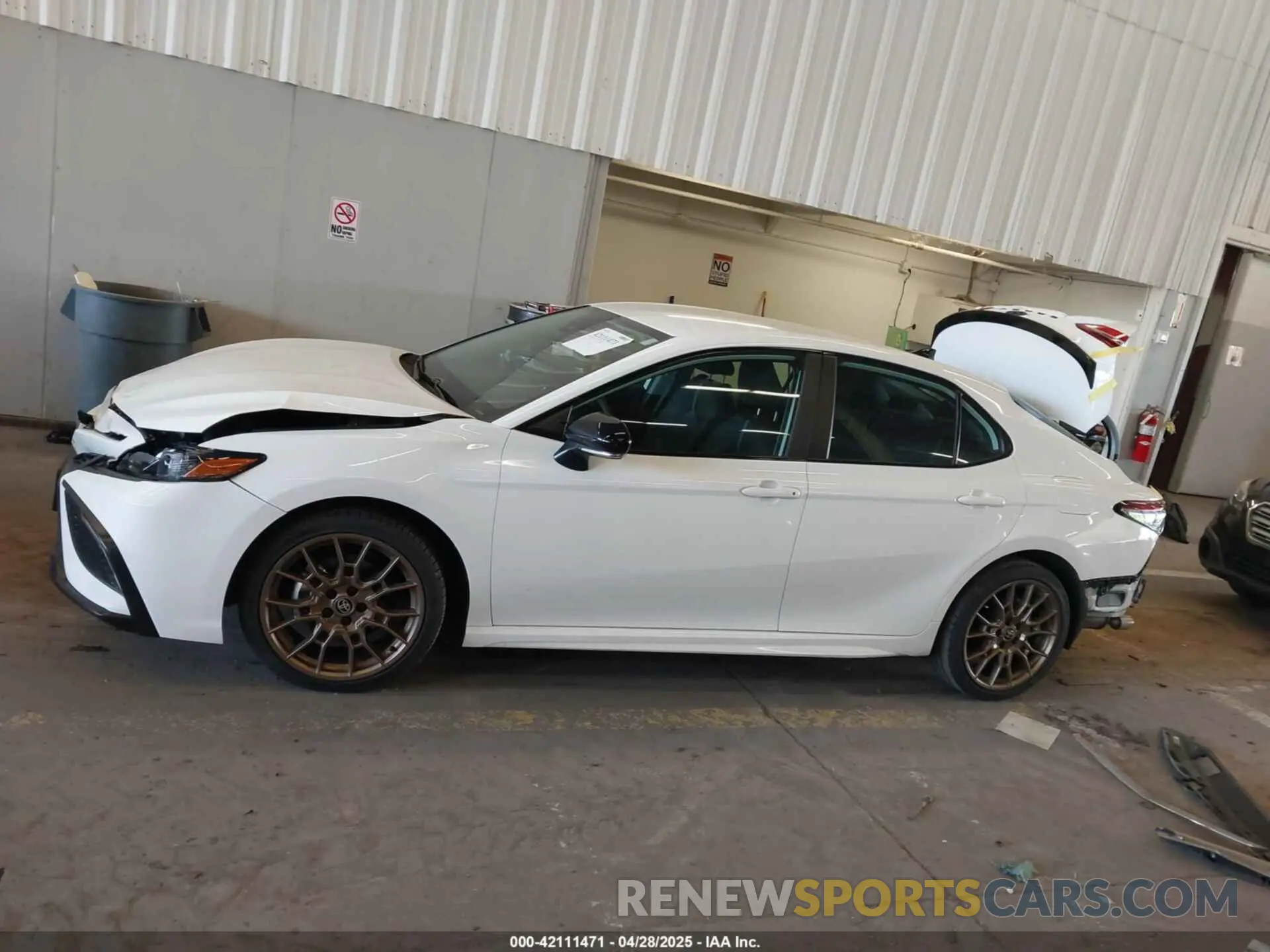 15 Photograph of a damaged car 4T1T31AK0RU073025 TOYOTA CAMRY HYBRID 2024