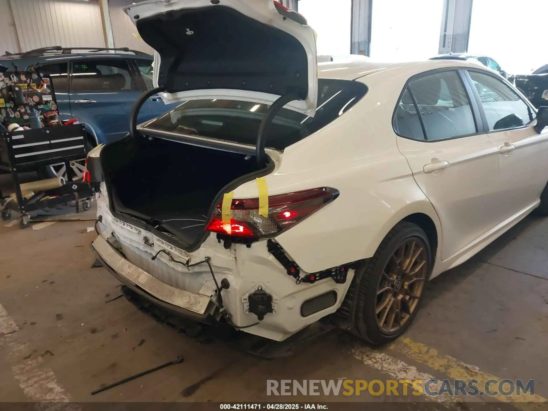 20 Photograph of a damaged car 4T1T31AK0RU073025 TOYOTA CAMRY HYBRID 2024