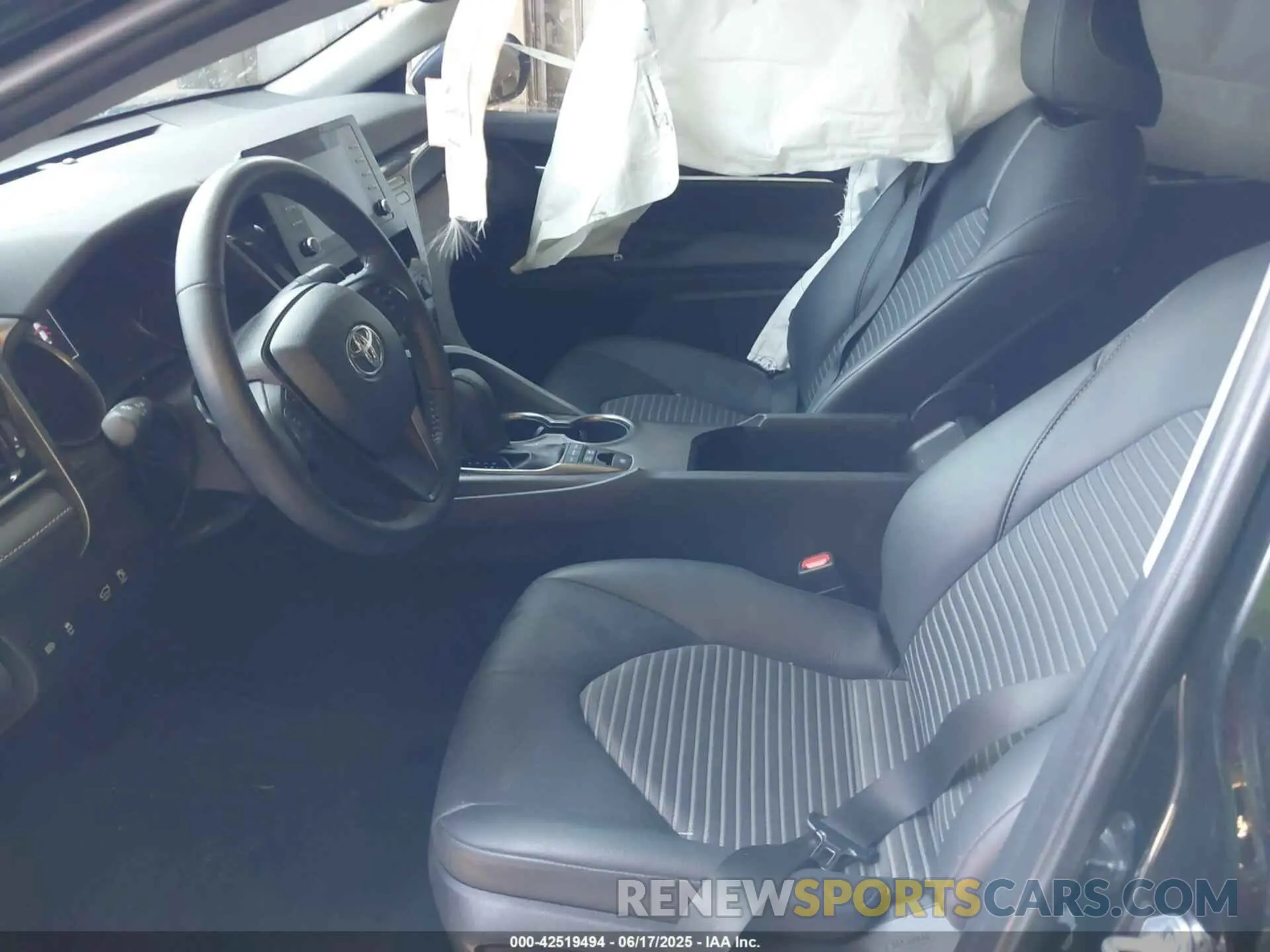 5 Photograph of a damaged car 4T1T31AK7RU071479 TOYOTA CAMRY HYBRID 2024