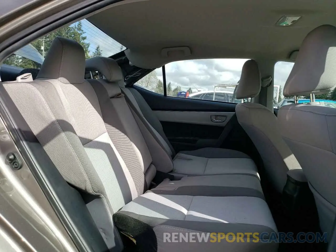 10 Photograph of a damaged car 2T1BPRHE2KC214067 TOYOTA COROLLA 2019