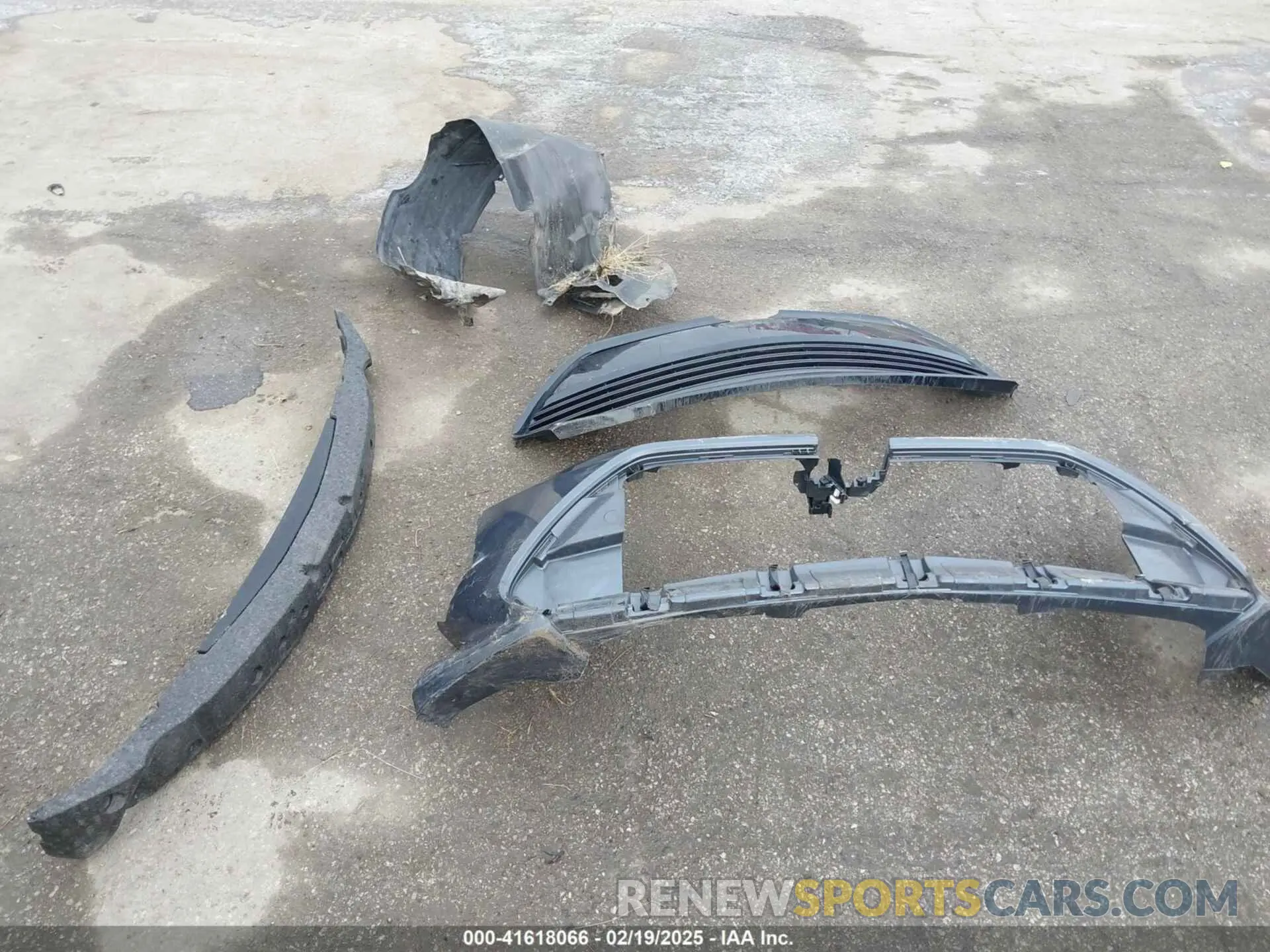 12 Photograph of a damaged car 2T1BURHE0KC141077 TOYOTA COROLLA 2019