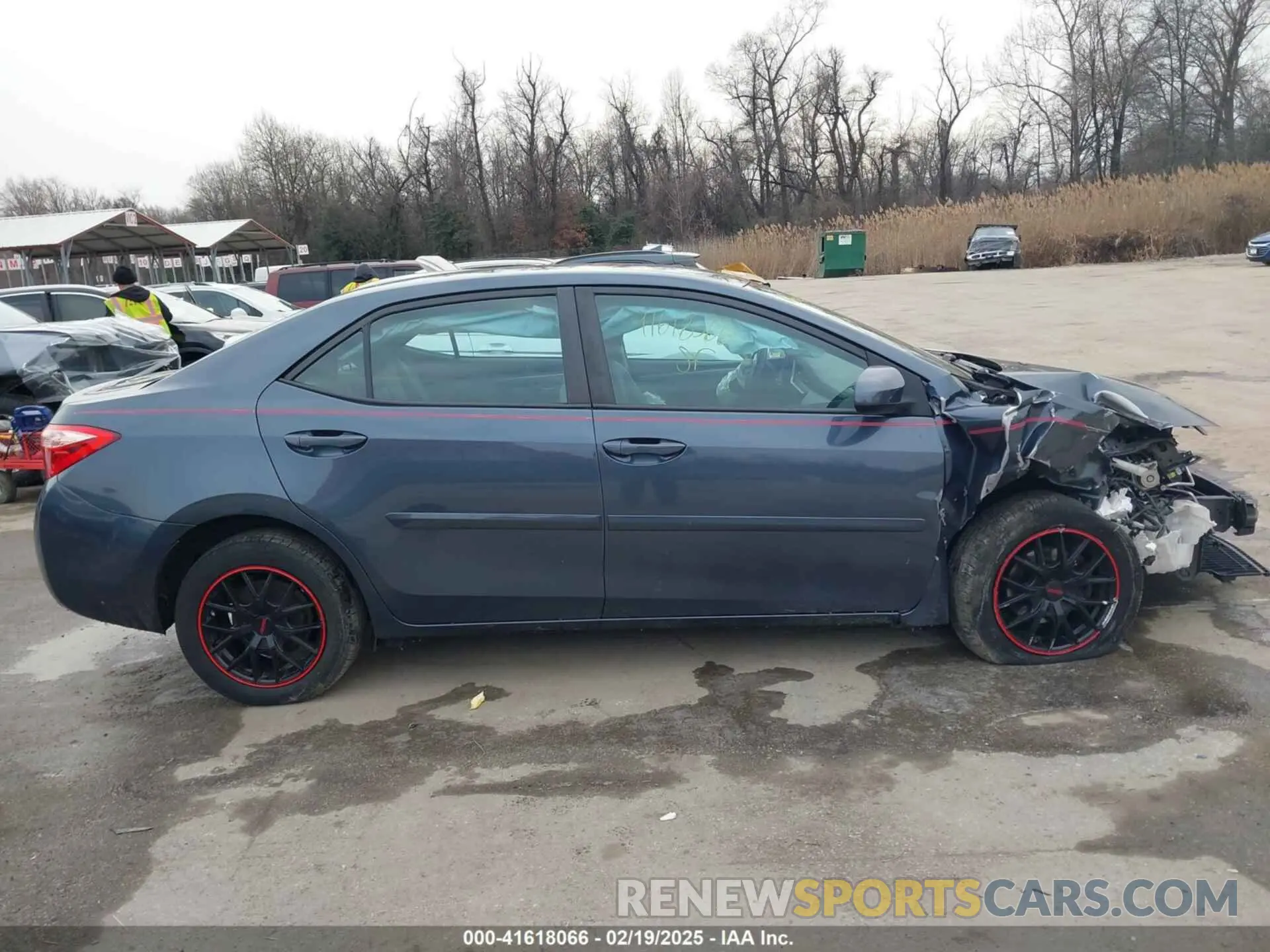 14 Photograph of a damaged car 2T1BURHE0KC141077 TOYOTA COROLLA 2019