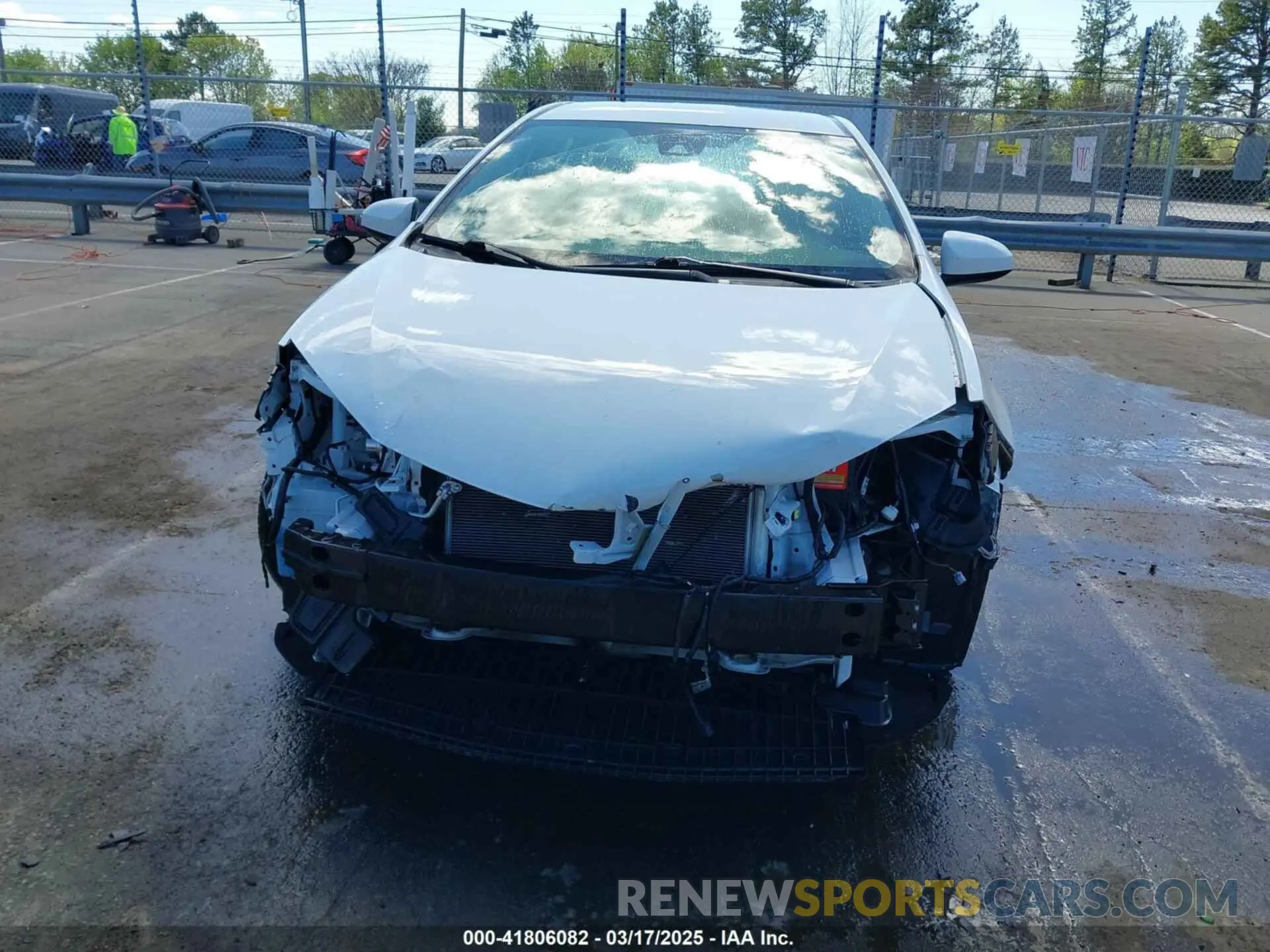 13 Photograph of a damaged car 2T1BURHE0KC143802 TOYOTA COROLLA 2019