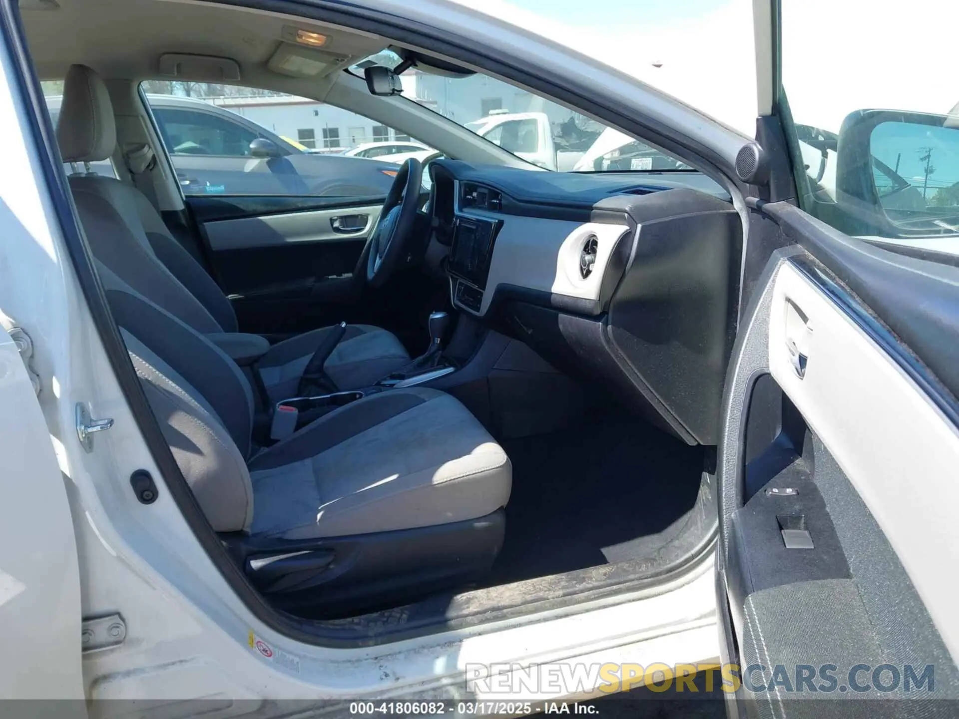5 Photograph of a damaged car 2T1BURHE0KC143802 TOYOTA COROLLA 2019