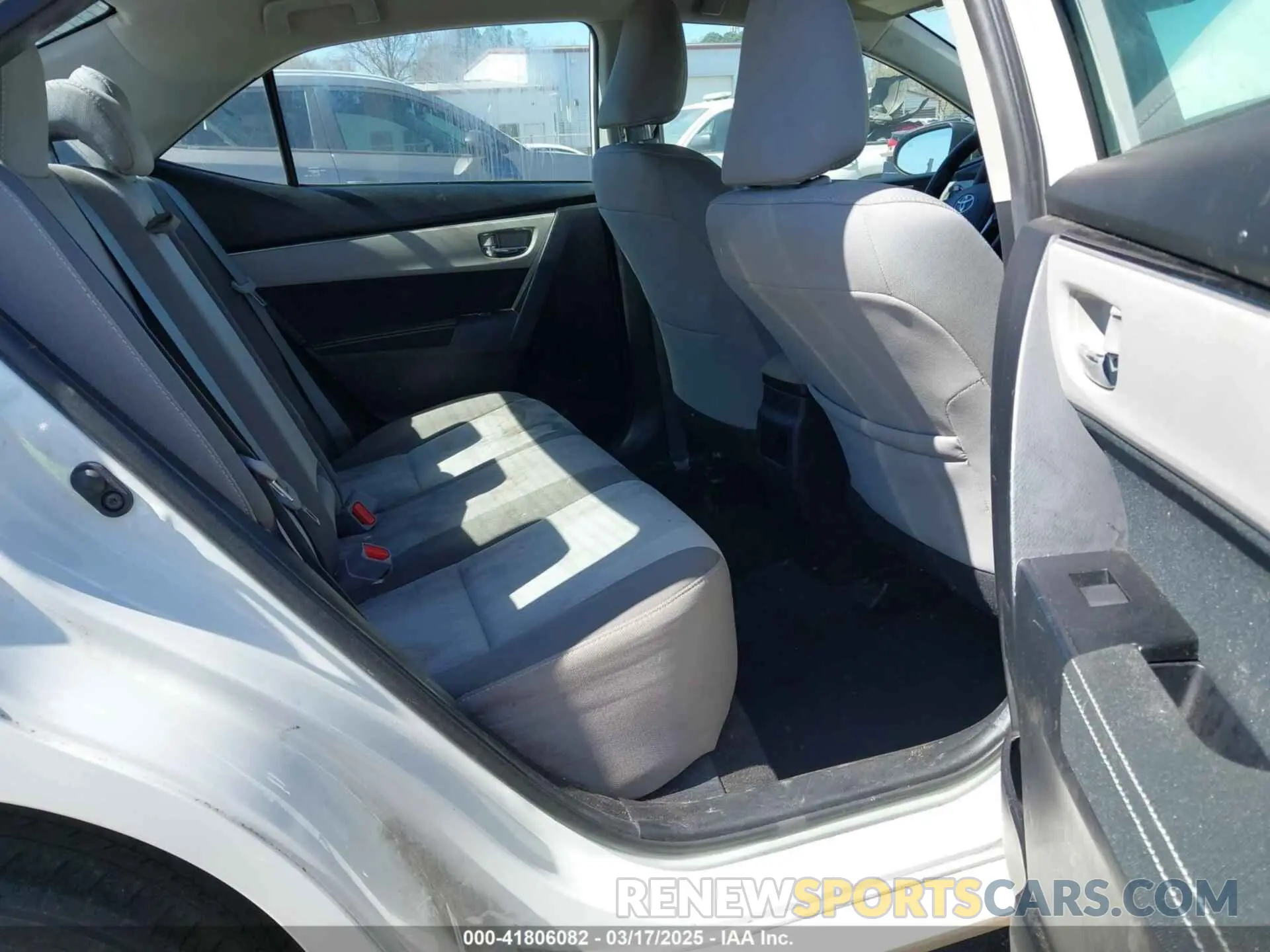 8 Photograph of a damaged car 2T1BURHE0KC143802 TOYOTA COROLLA 2019