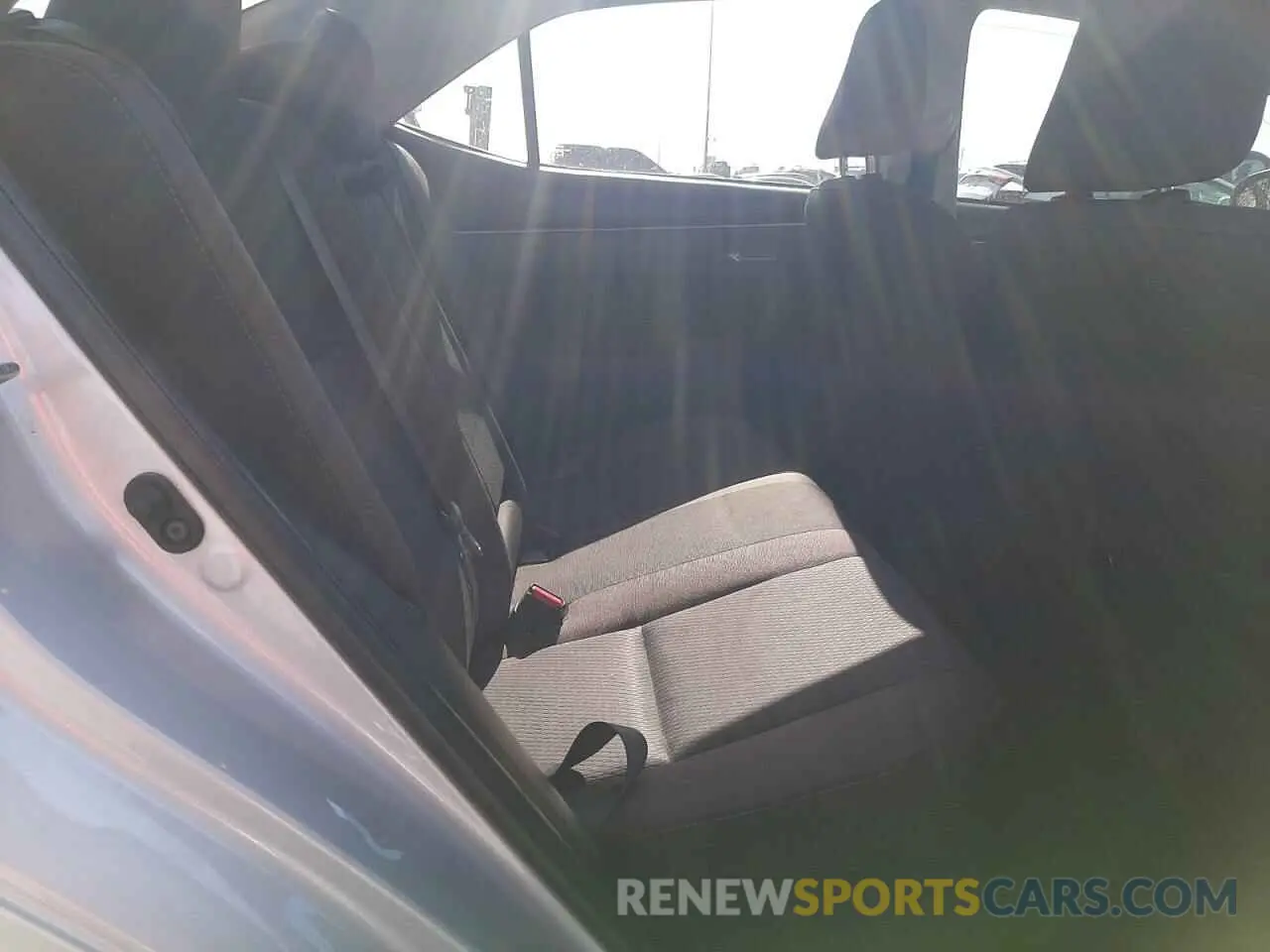 10 Photograph of a damaged car 2T1BURHE0KC147039 TOYOTA COROLLA 2019
