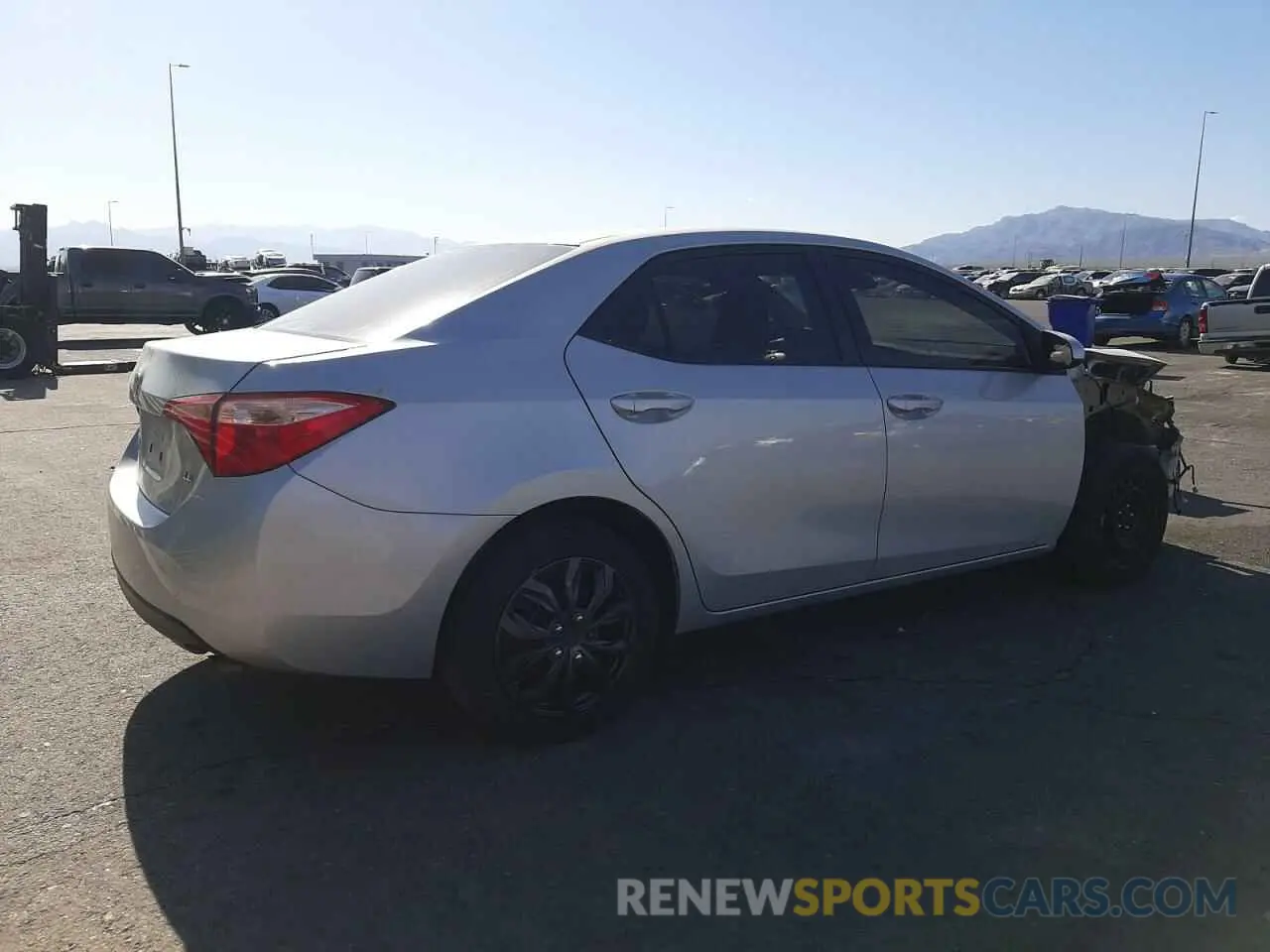 3 Photograph of a damaged car 2T1BURHE0KC147039 TOYOTA COROLLA 2019