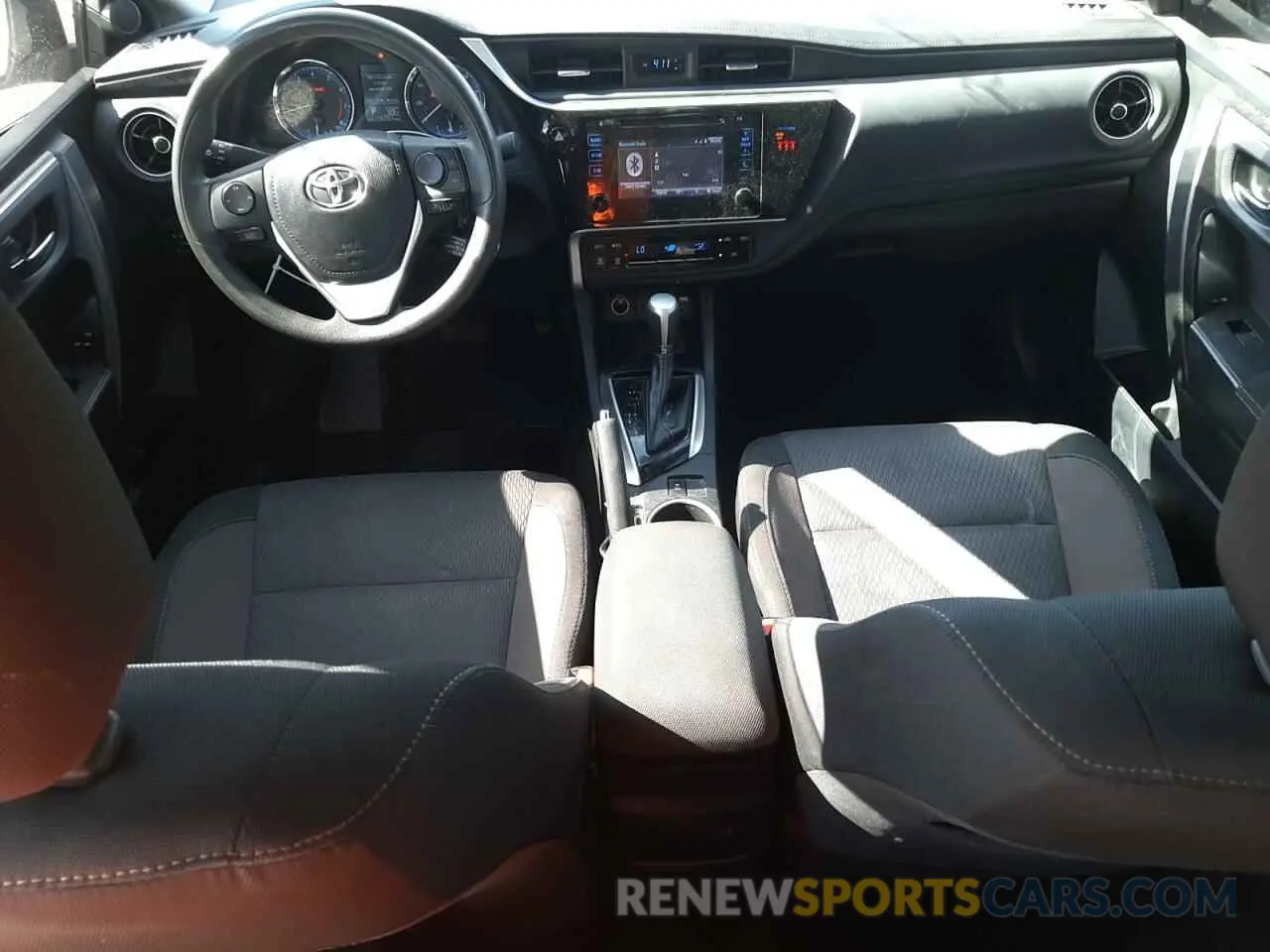 8 Photograph of a damaged car 2T1BURHE0KC147039 TOYOTA COROLLA 2019
