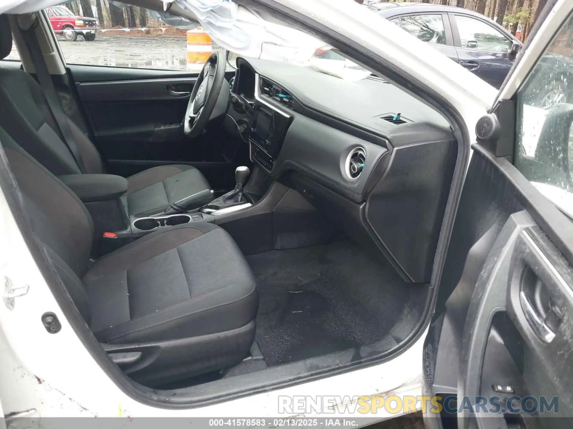 5 Photograph of a damaged car 2T1BURHE0KC150152 TOYOTA COROLLA 2019