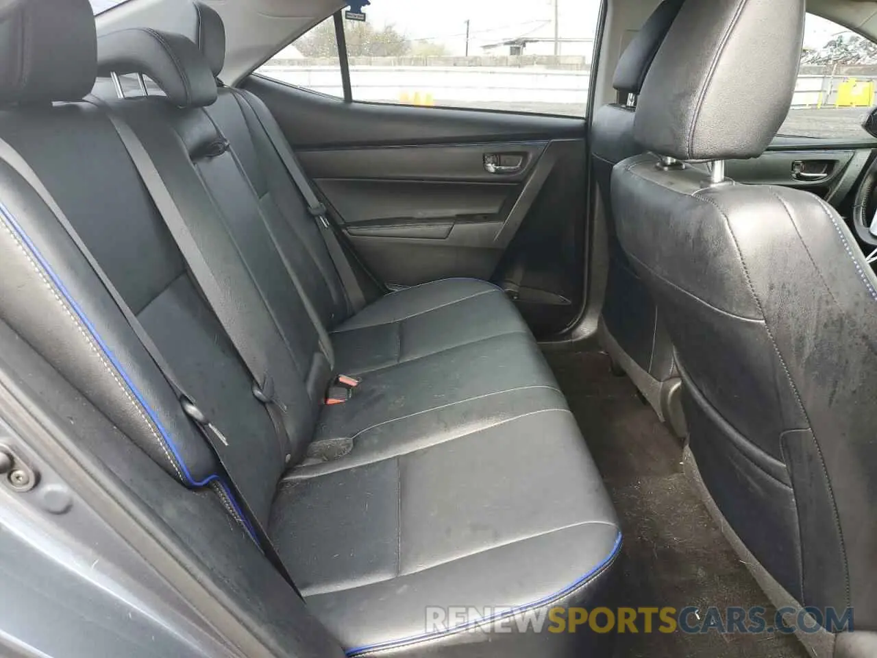 10 Photograph of a damaged car 2T1BURHE0KC153360 TOYOTA COROLLA 2019