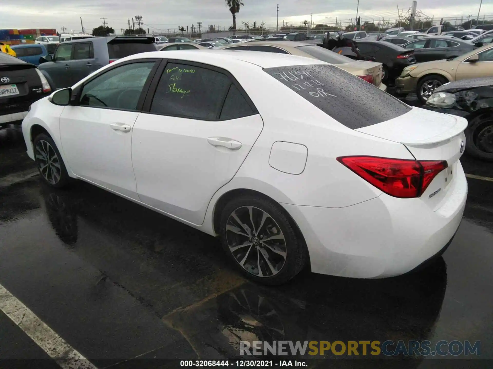 3 Photograph of a damaged car 2T1BURHE0KC156176 TOYOTA COROLLA 2019