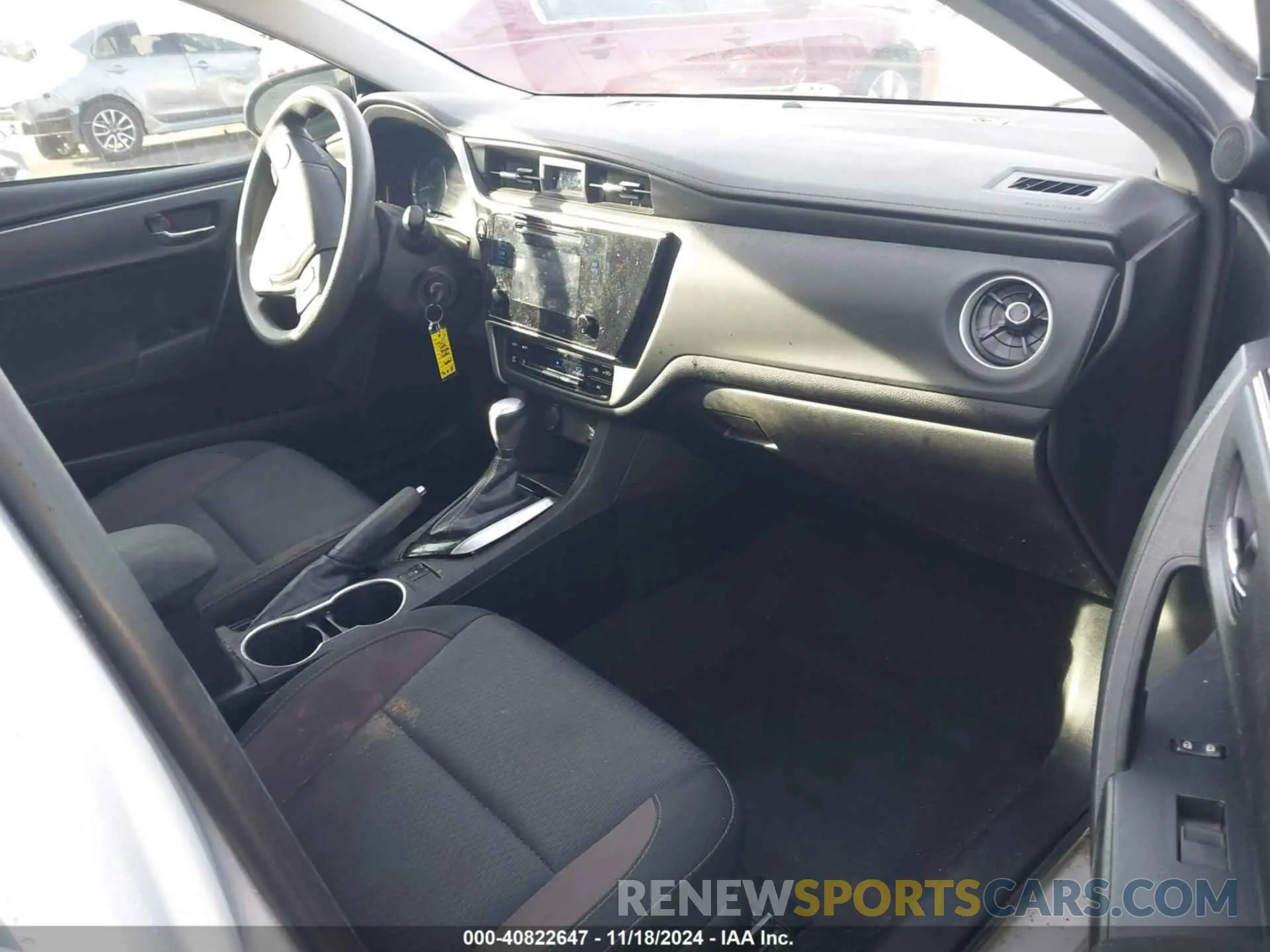 5 Photograph of a damaged car 2T1BURHE0KC158414 TOYOTA COROLLA 2019