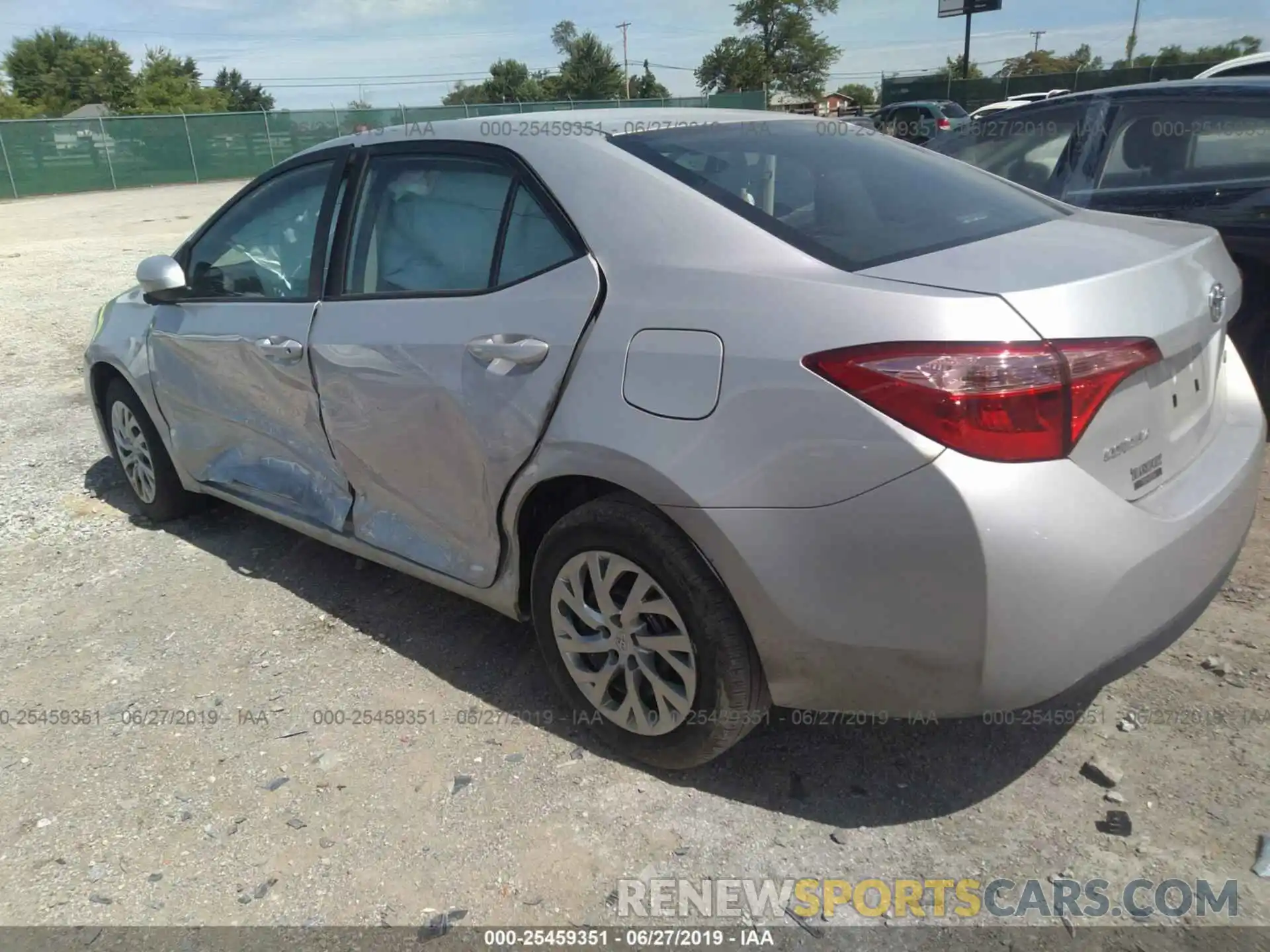 3 Photograph of a damaged car 2T1BURHE0KC158574 TOYOTA COROLLA 2019