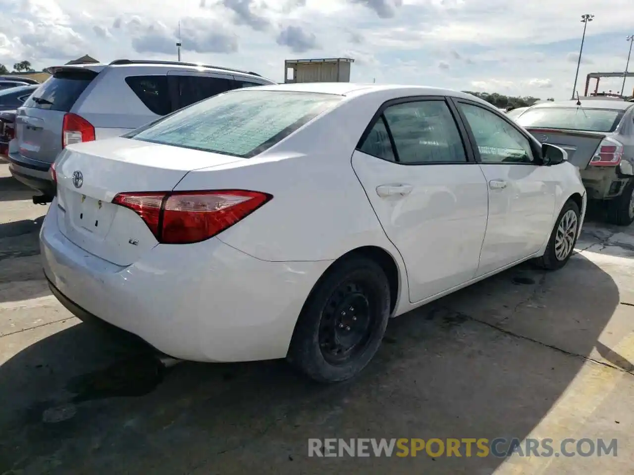 4 Photograph of a damaged car 2T1BURHE0KC168943 TOYOTA COROLLA 2019