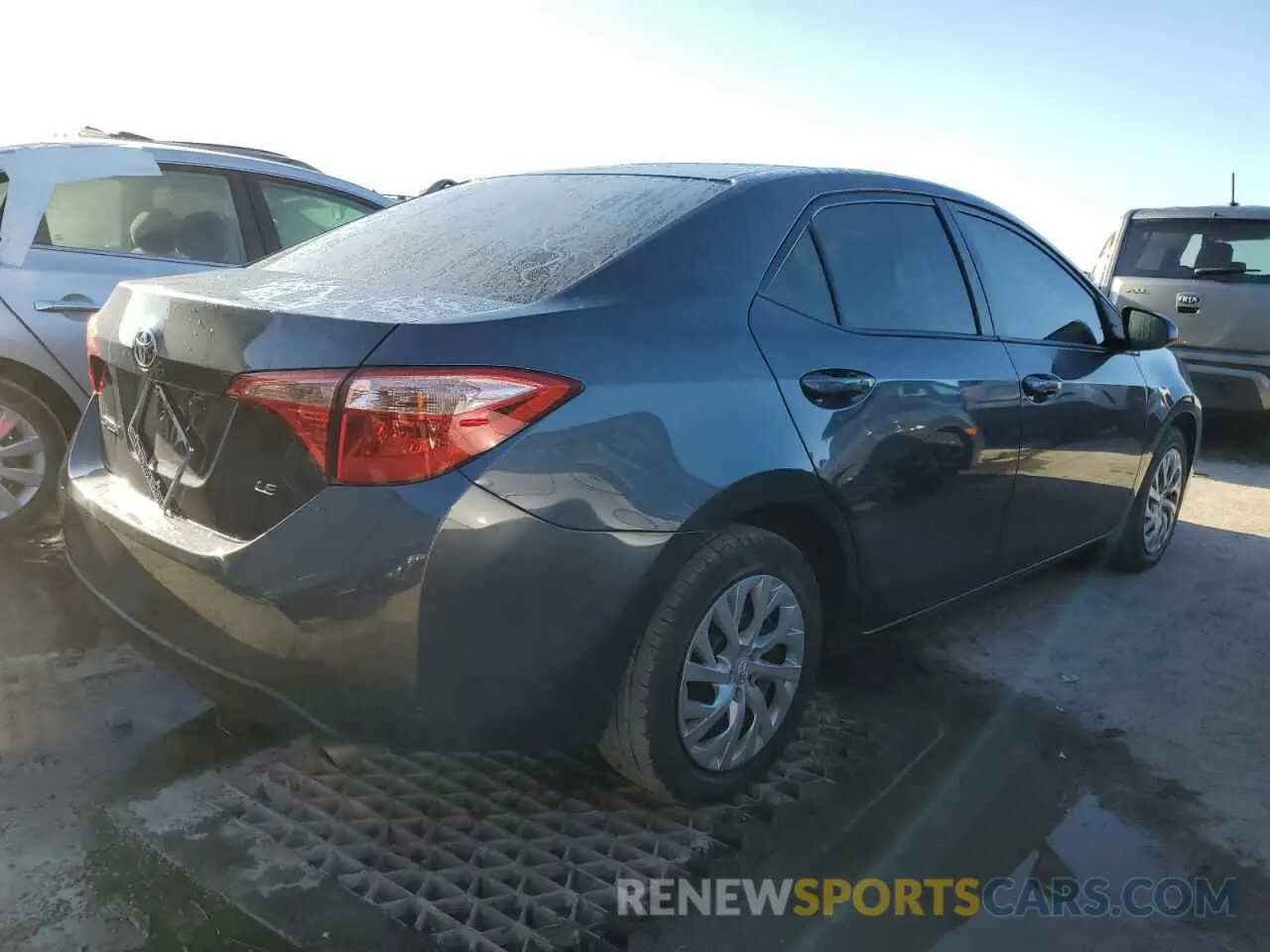 4 Photograph of a damaged car 2T1BURHE0KC172751 TOYOTA COROLLA 2019