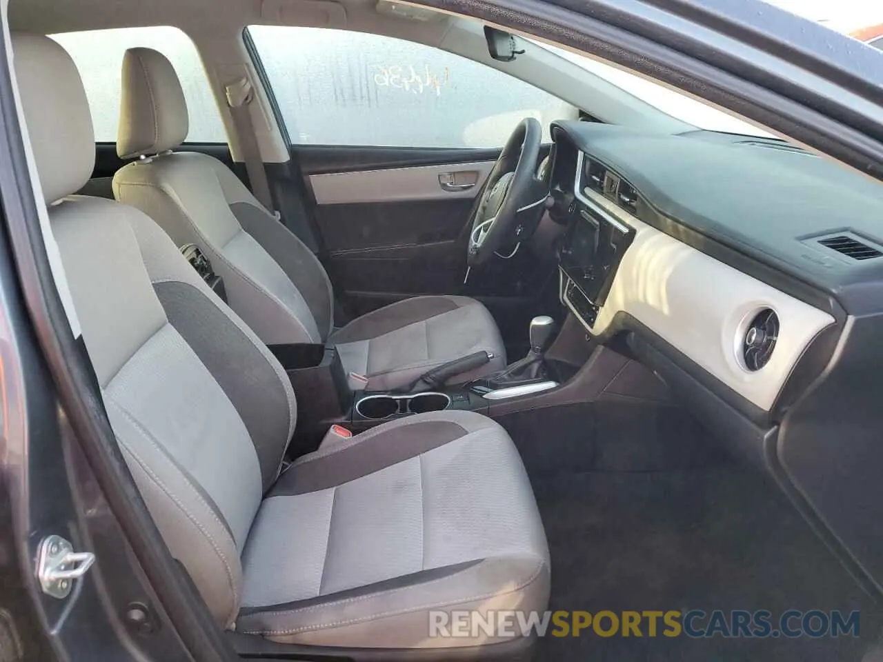 5 Photograph of a damaged car 2T1BURHE0KC172751 TOYOTA COROLLA 2019