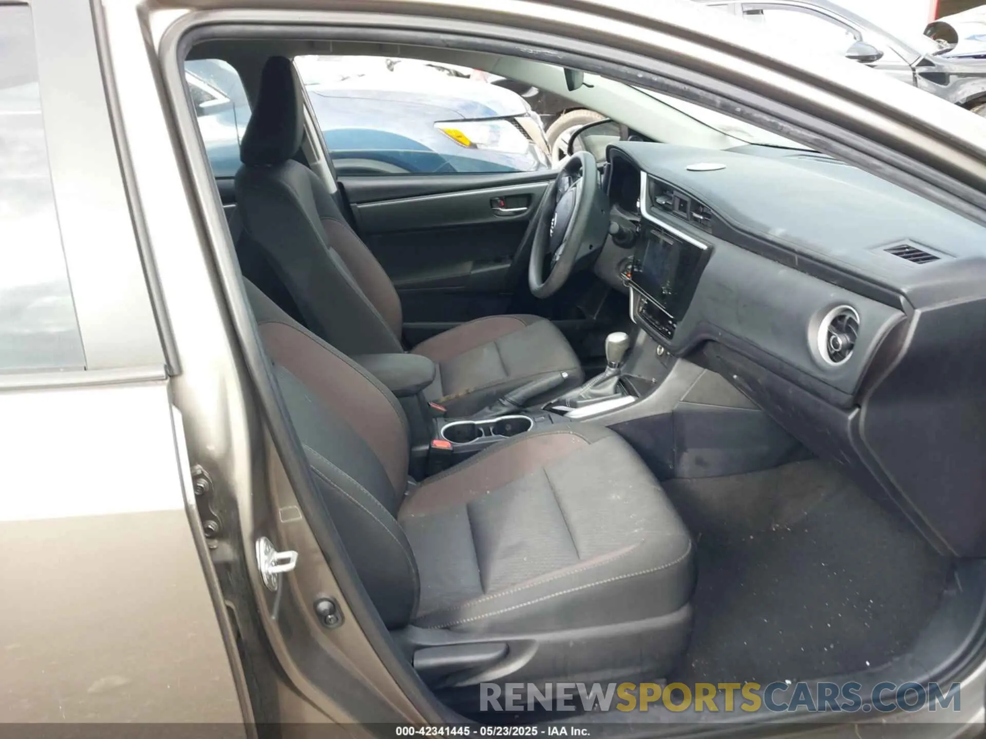 5 Photograph of a damaged car 2T1BURHE0KC189520 TOYOTA COROLLA 2019