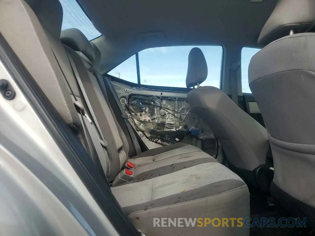 10 Photograph of a damaged car 2T1BURHE0KC193647 TOYOTA COROLLA 2019