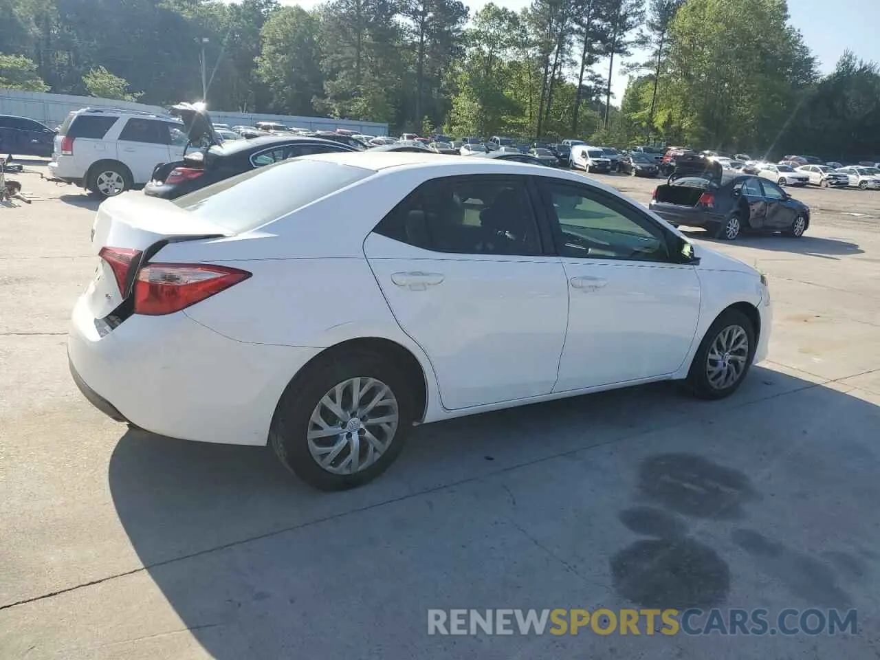 3 Photograph of a damaged car 2T1BURHE0KC204145 TOYOTA COROLLA 2019