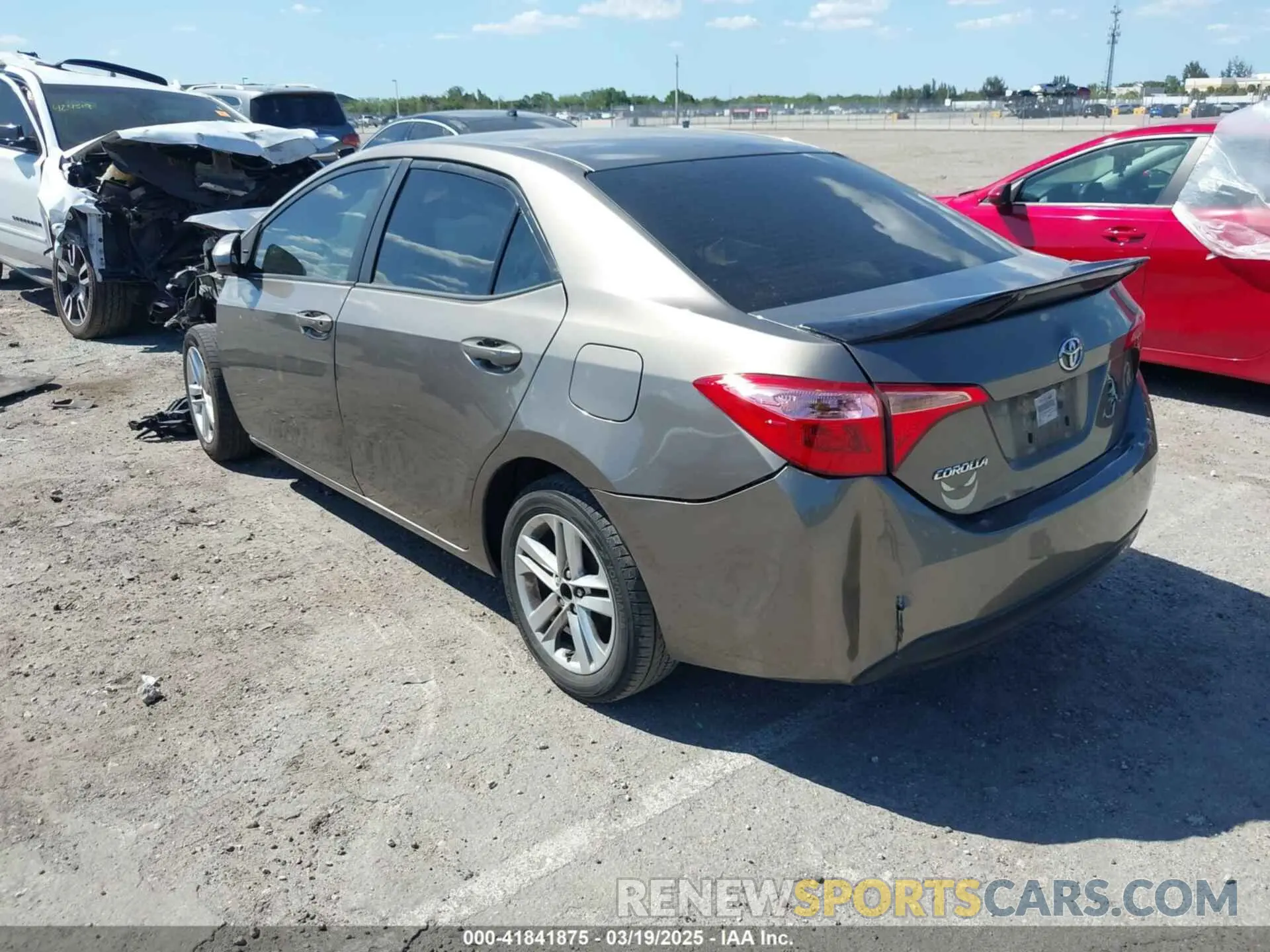 3 Photograph of a damaged car 2T1BURHE0KC204159 TOYOTA COROLLA 2019