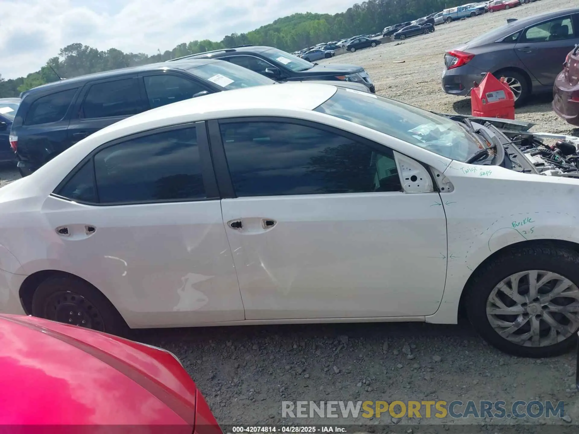 13 Photograph of a damaged car 2T1BURHE0KC213606 TOYOTA COROLLA 2019