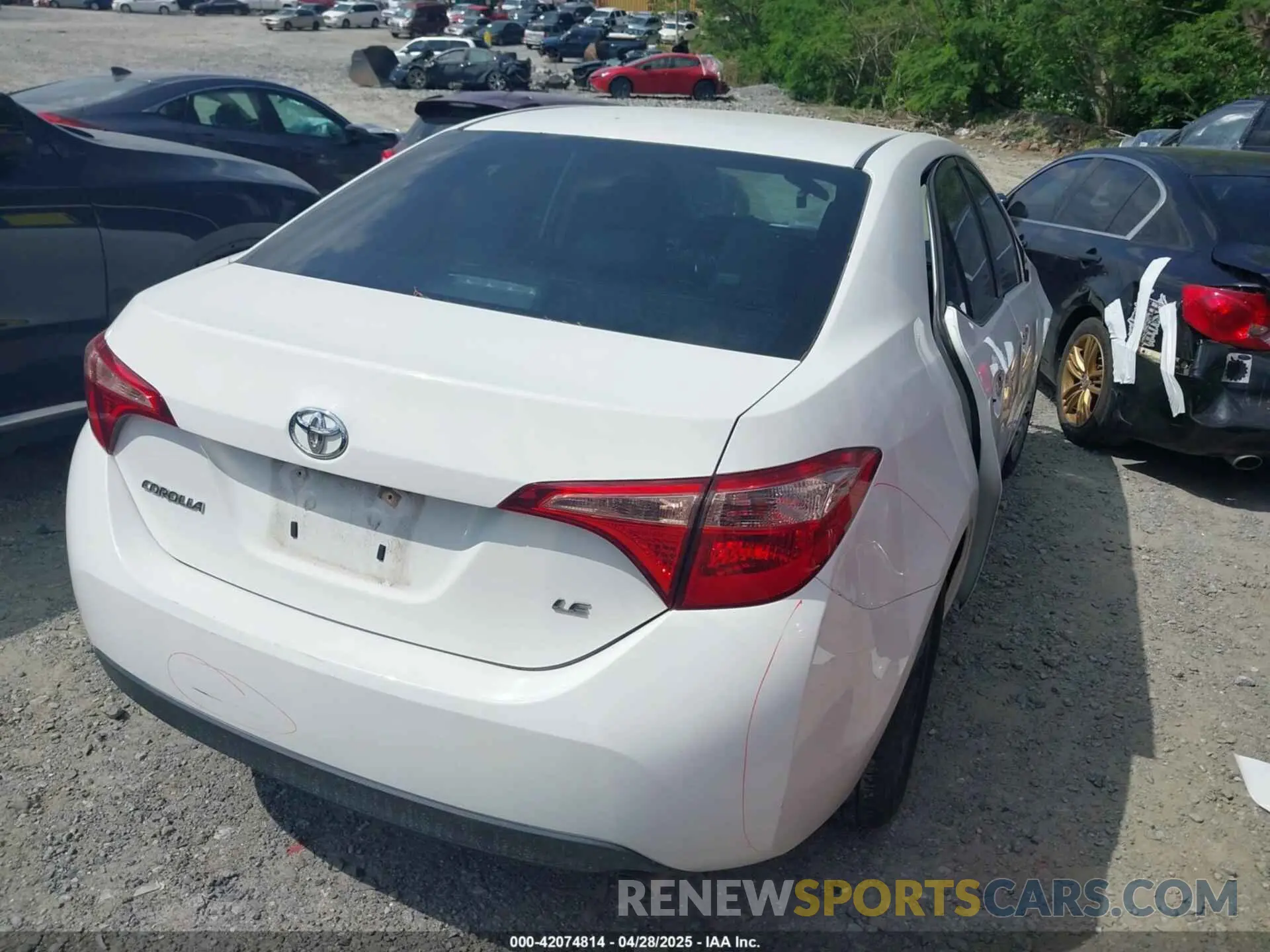4 Photograph of a damaged car 2T1BURHE0KC213606 TOYOTA COROLLA 2019