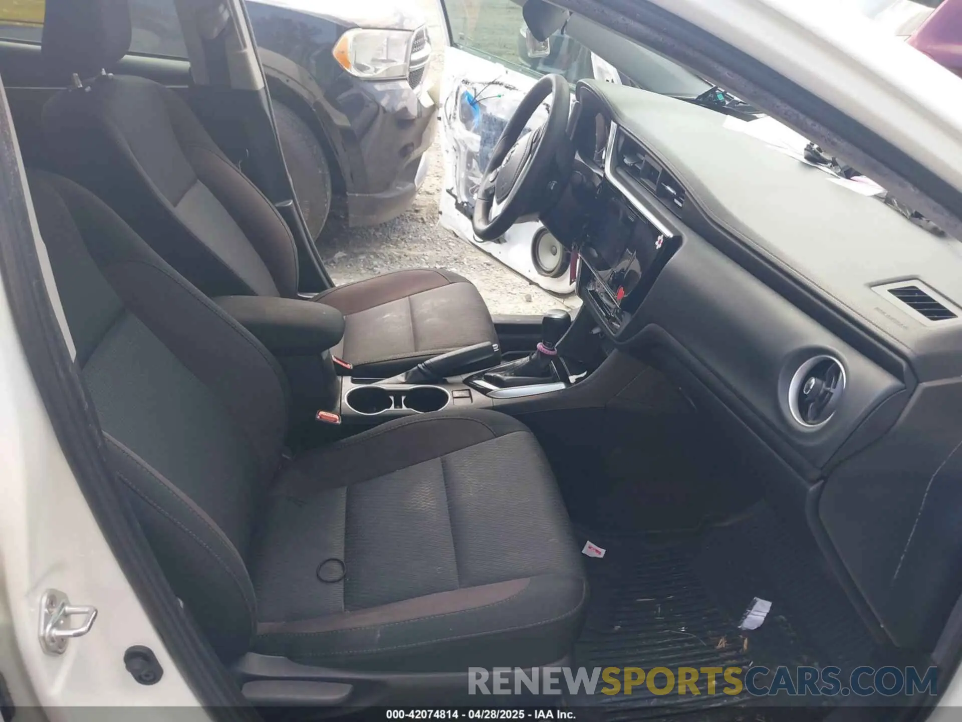 5 Photograph of a damaged car 2T1BURHE0KC213606 TOYOTA COROLLA 2019