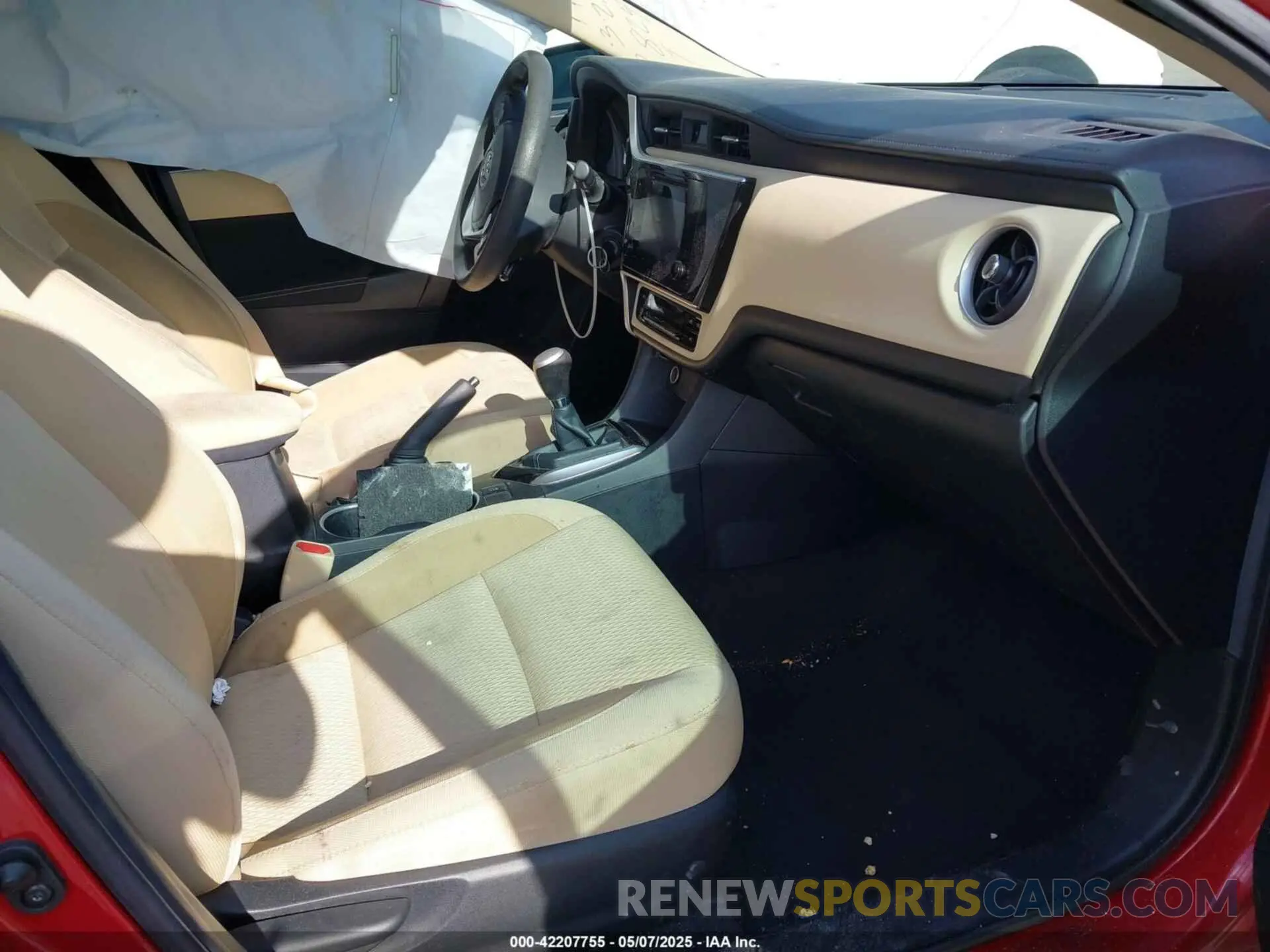5 Photograph of a damaged car 2T1BURHE0KC222824 TOYOTA COROLLA 2019