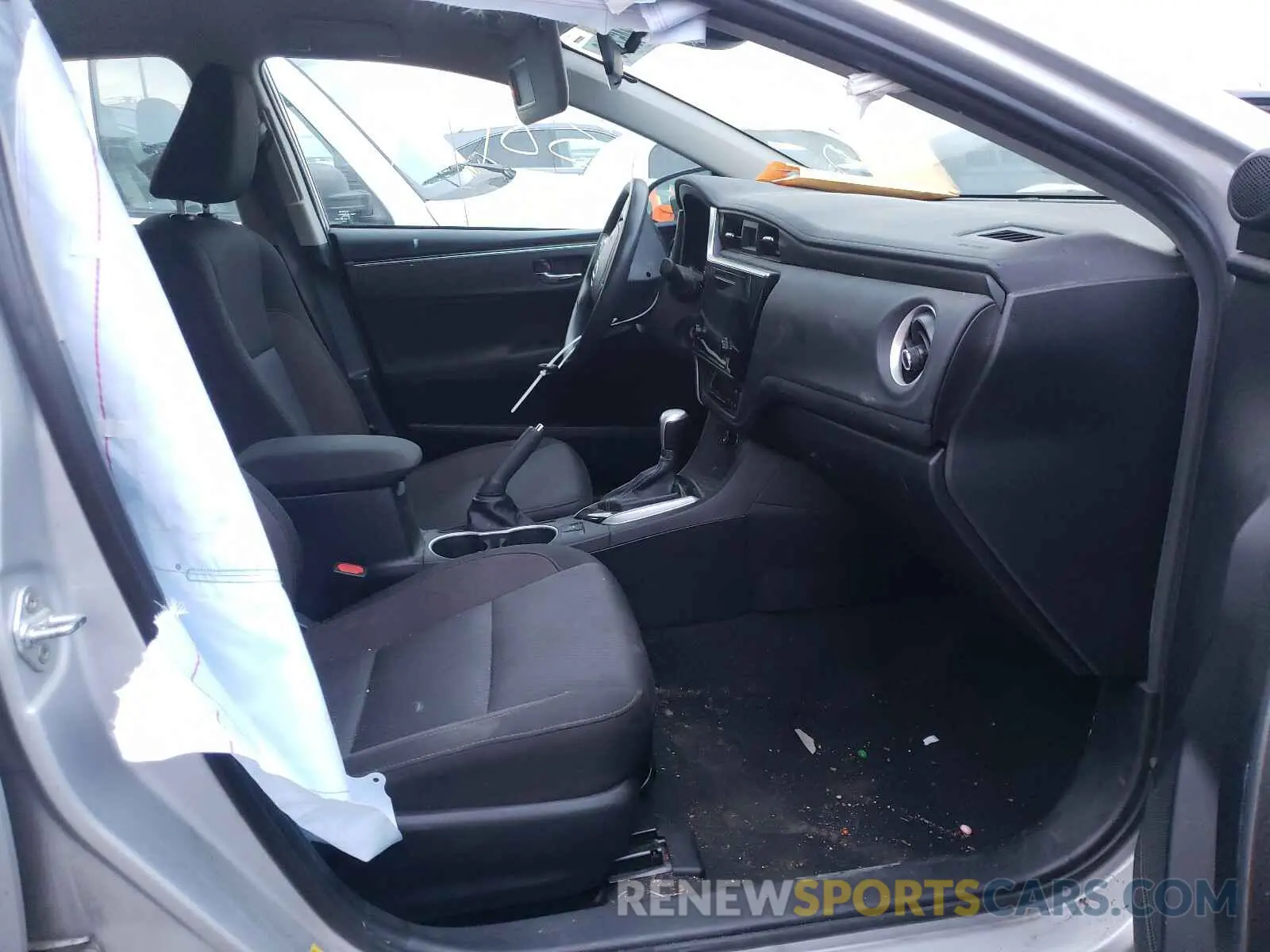 5 Photograph of a damaged car 2T1BURHE0KC245942 TOYOTA COROLLA 2019