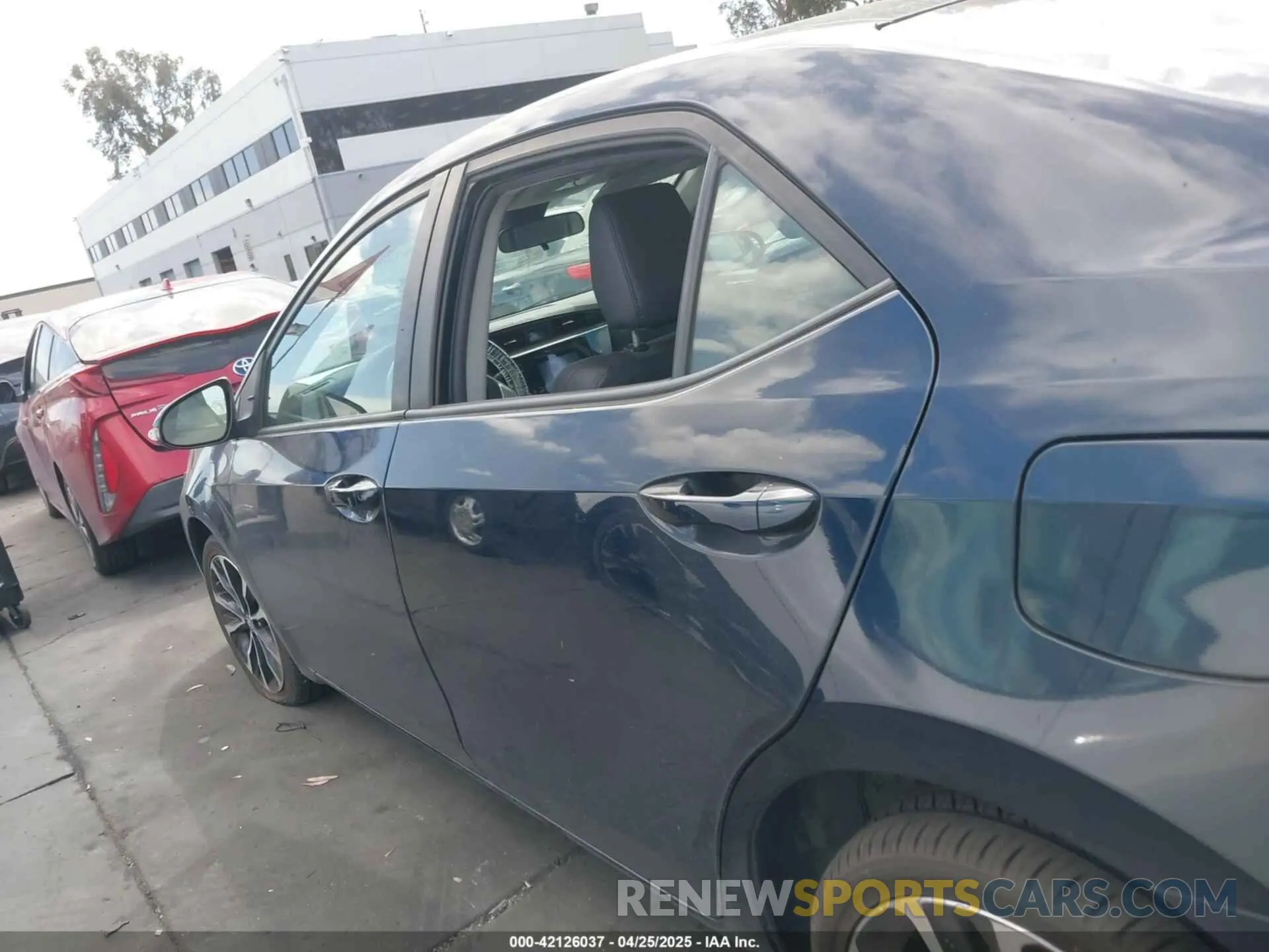 14 Photograph of a damaged car 2T1BURHE1KC130475 TOYOTA COROLLA 2019