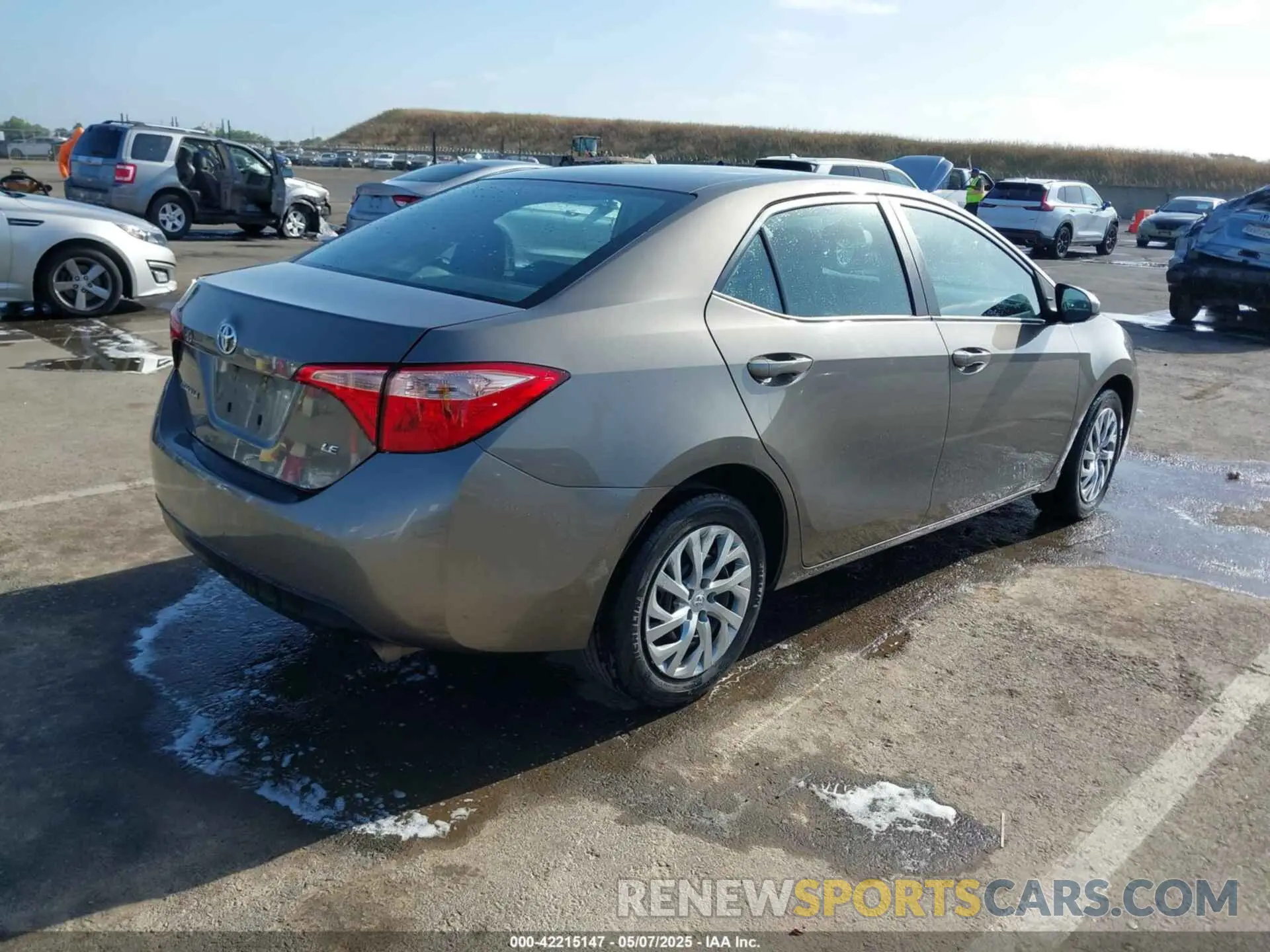 4 Photograph of a damaged car 2T1BURHE1KC136602 TOYOTA COROLLA 2019