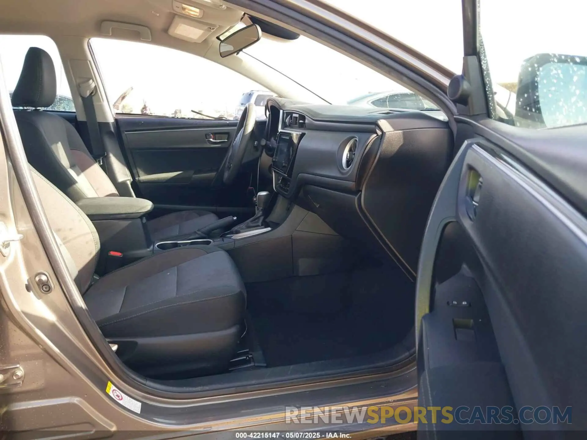 5 Photograph of a damaged car 2T1BURHE1KC136602 TOYOTA COROLLA 2019