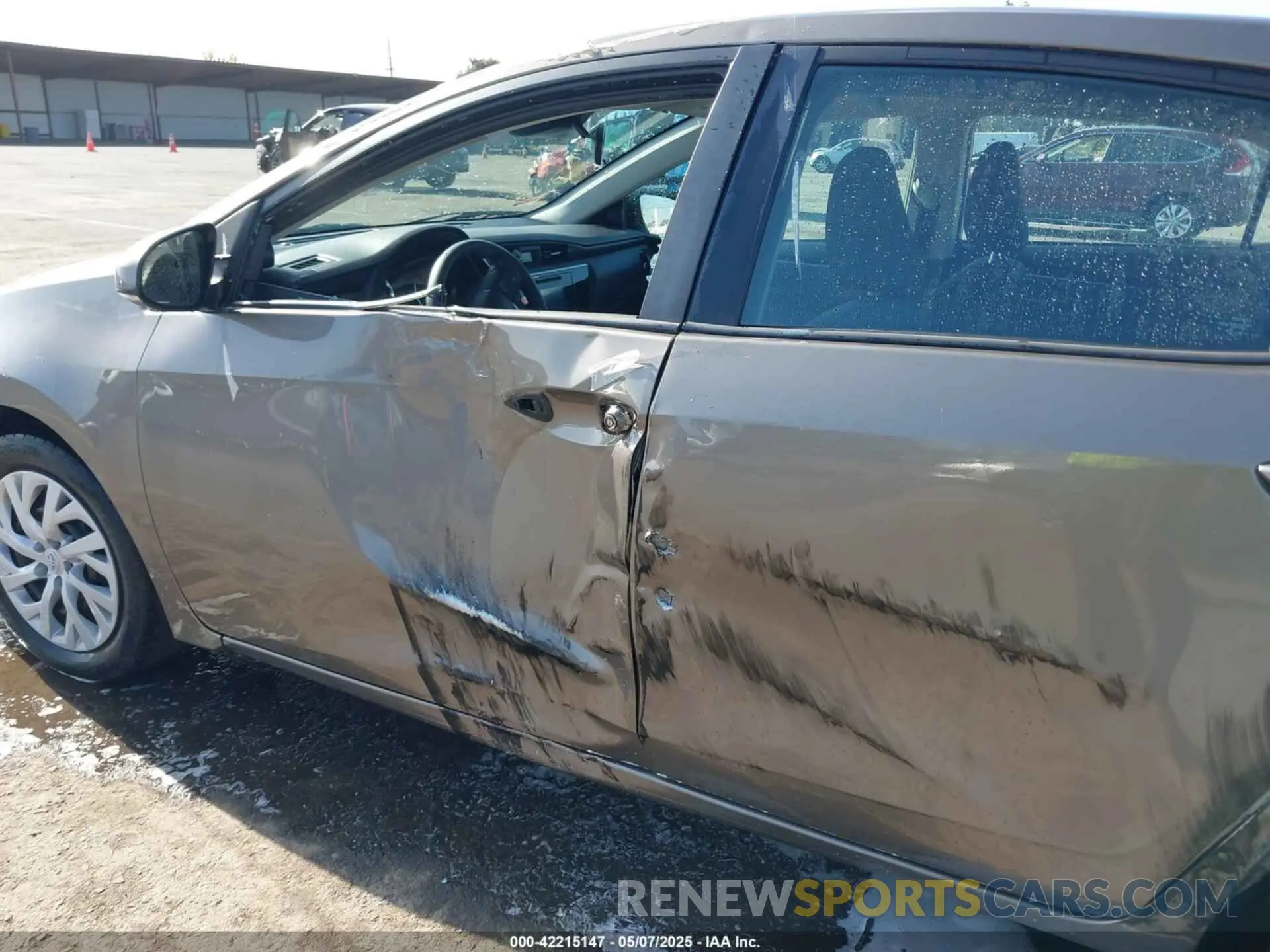 6 Photograph of a damaged car 2T1BURHE1KC136602 TOYOTA COROLLA 2019