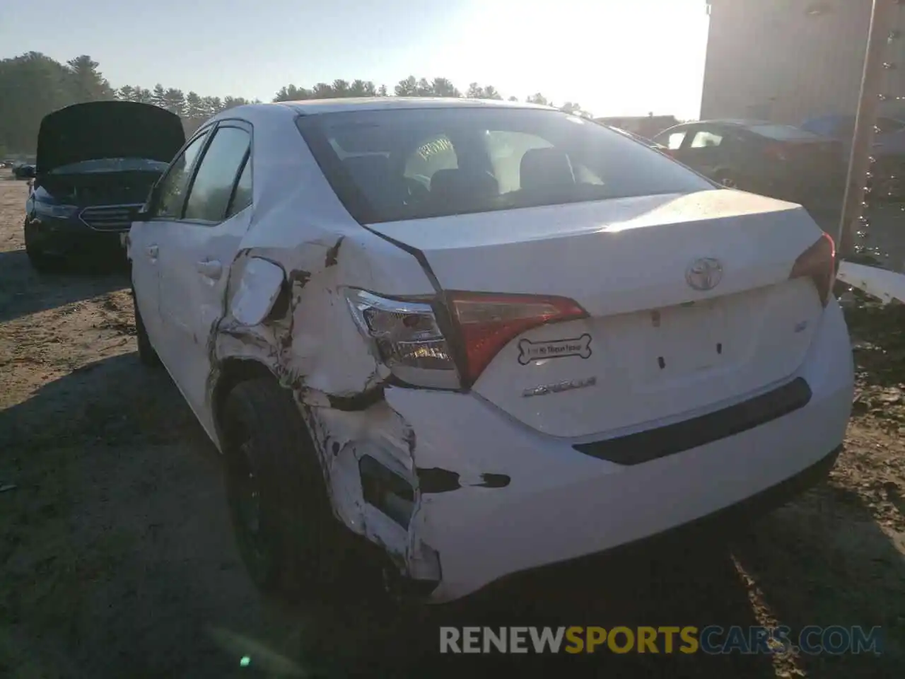 3 Photograph of a damaged car 2T1BURHE1KC138138 TOYOTA COROLLA 2019