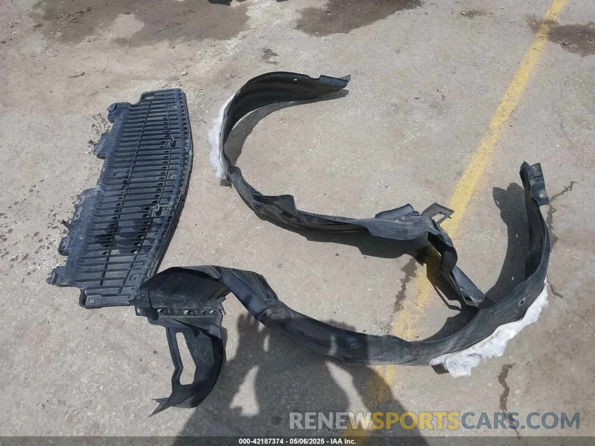 18 Photograph of a damaged car 2T1BURHE1KC149916 TOYOTA COROLLA 2019