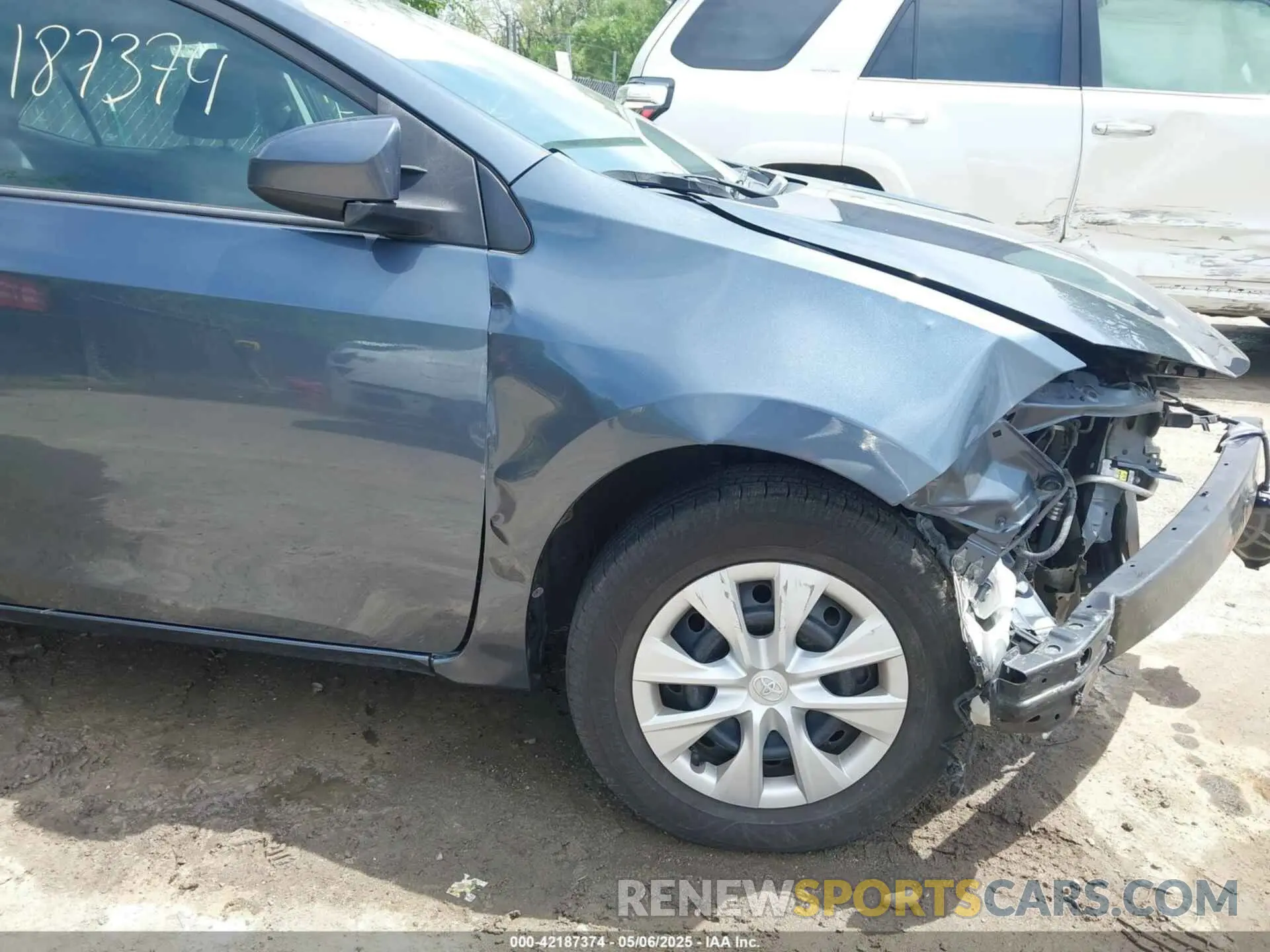 19 Photograph of a damaged car 2T1BURHE1KC149916 TOYOTA COROLLA 2019