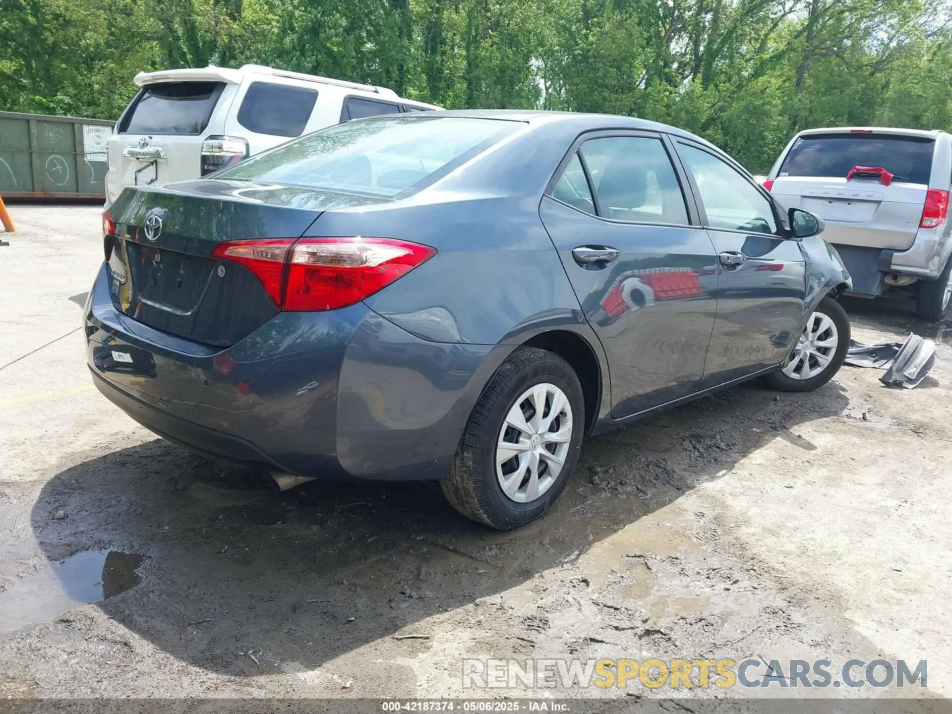 4 Photograph of a damaged car 2T1BURHE1KC149916 TOYOTA COROLLA 2019