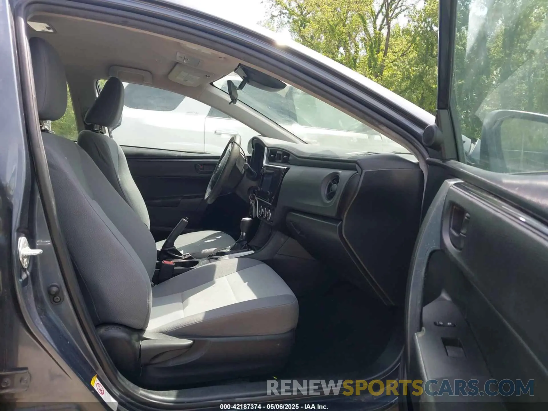 5 Photograph of a damaged car 2T1BURHE1KC149916 TOYOTA COROLLA 2019