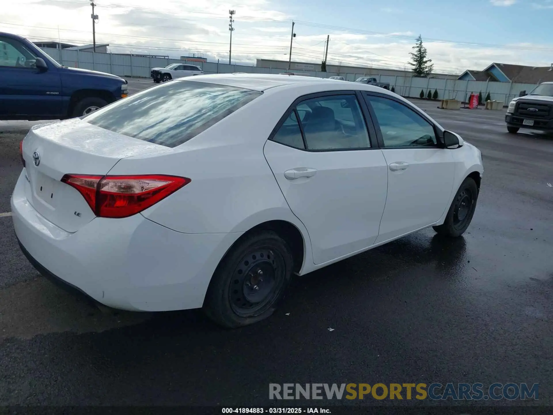 4 Photograph of a damaged car 2T1BURHE1KC163721 TOYOTA COROLLA 2019