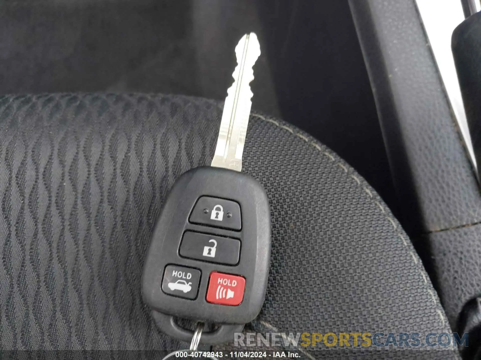 11 Photograph of a damaged car 2T1BURHE1KC164187 TOYOTA COROLLA 2019