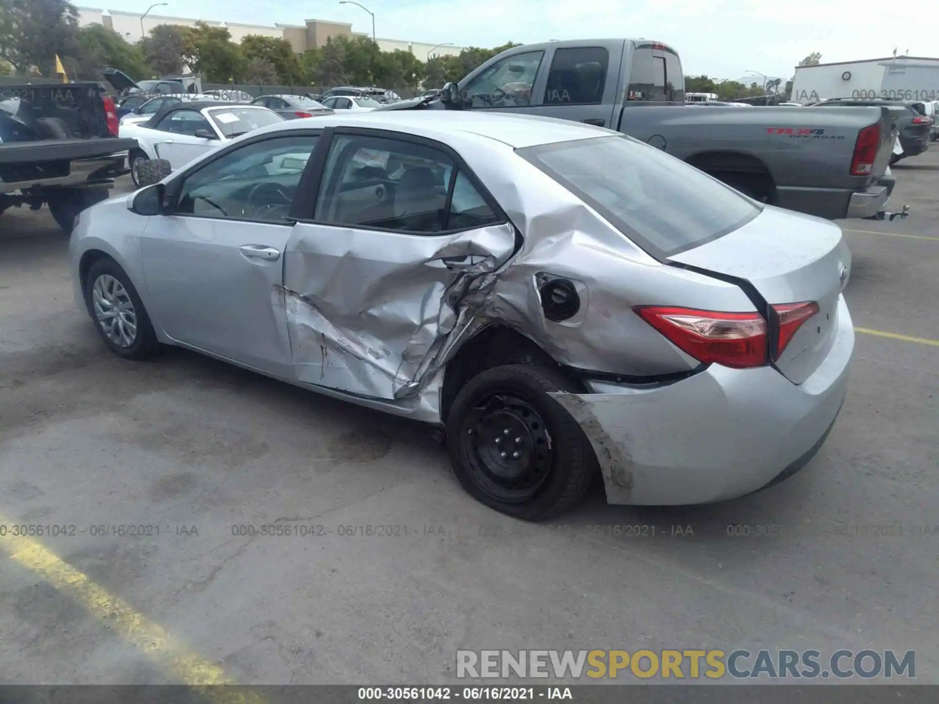 3 Photograph of a damaged car 2T1BURHE1KC166263 TOYOTA COROLLA 2019