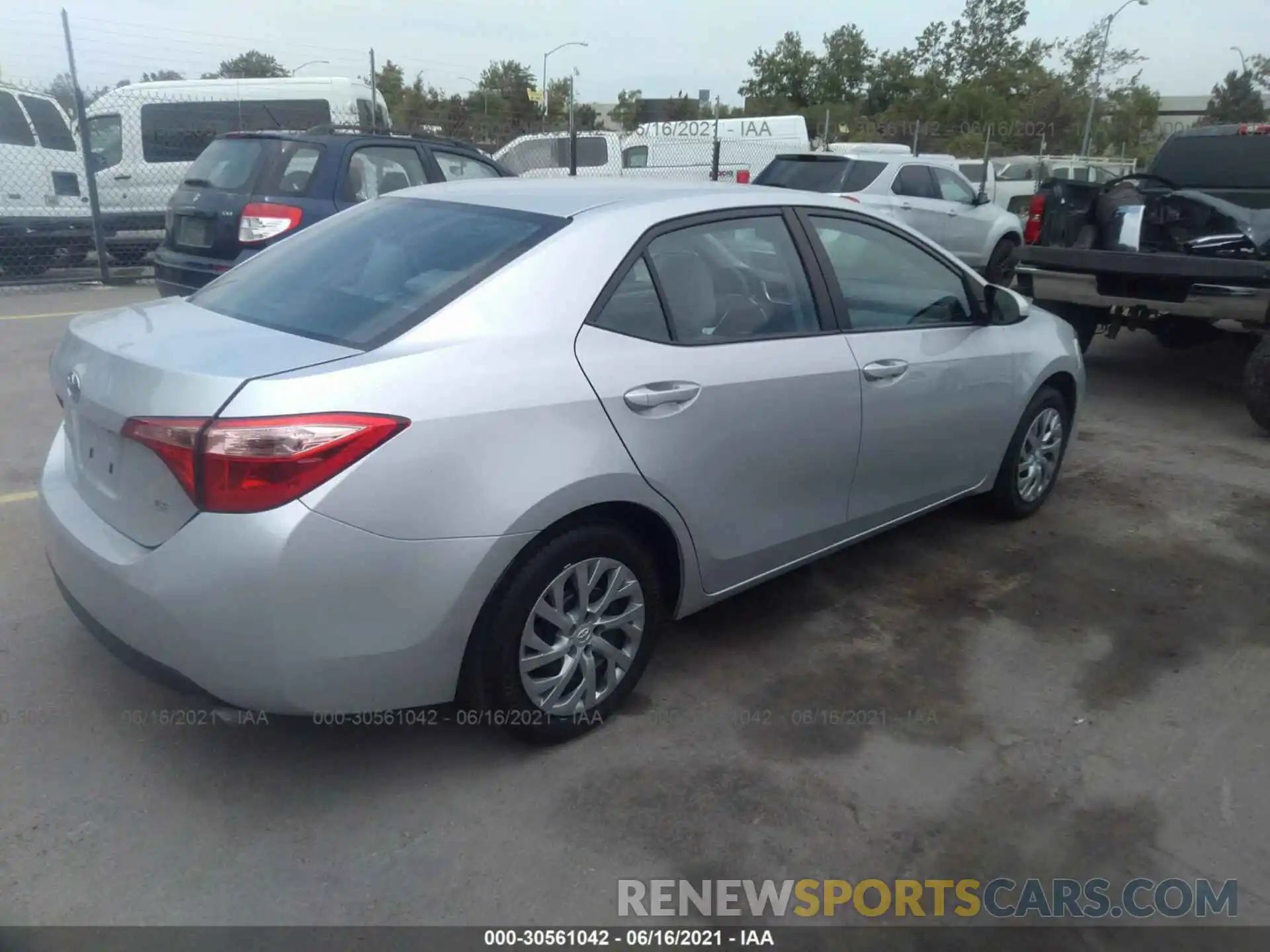 4 Photograph of a damaged car 2T1BURHE1KC166263 TOYOTA COROLLA 2019