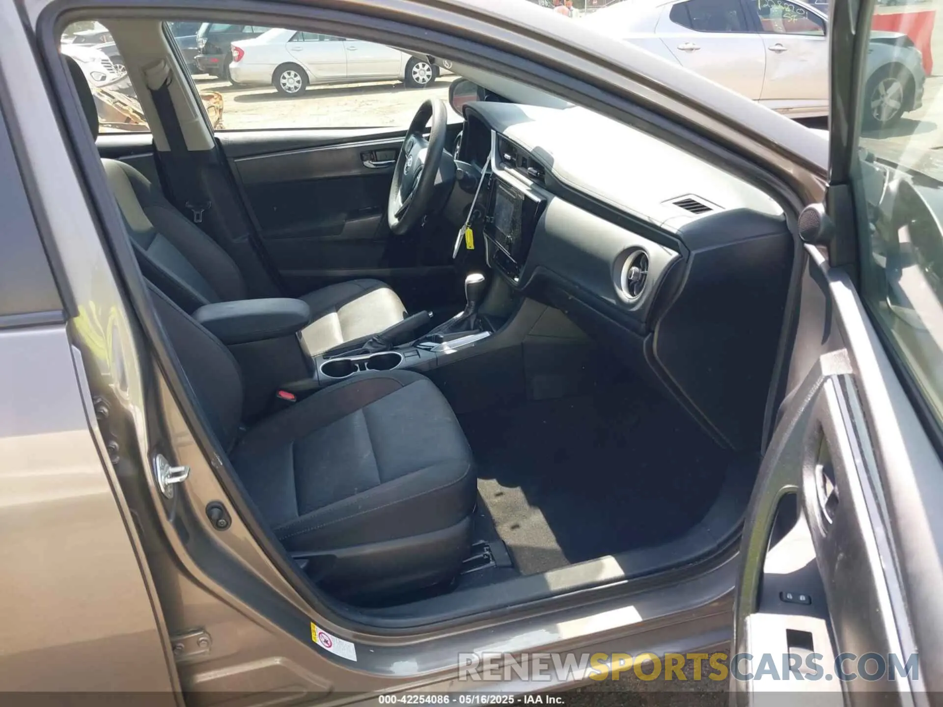 5 Photograph of a damaged car 2T1BURHE1KC171012 TOYOTA COROLLA 2019