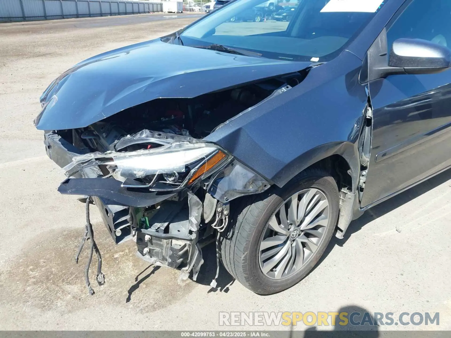 18 Photograph of a damaged car 2T1BURHE1KC187050 TOYOTA COROLLA 2019