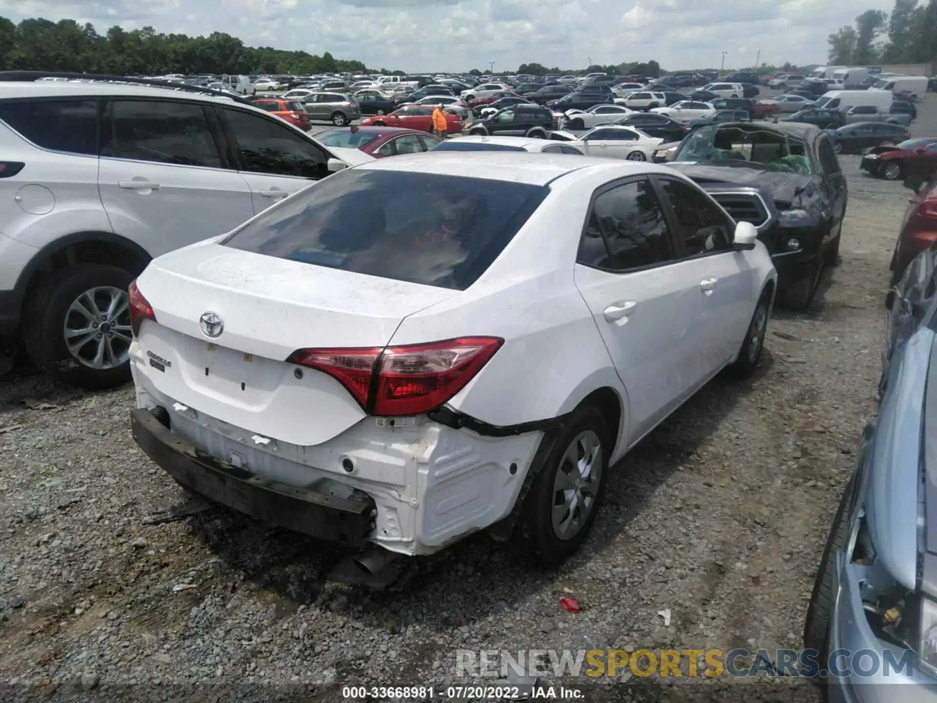 4 Photograph of a damaged car 2T1BURHE1KC207703 TOYOTA COROLLA 2019