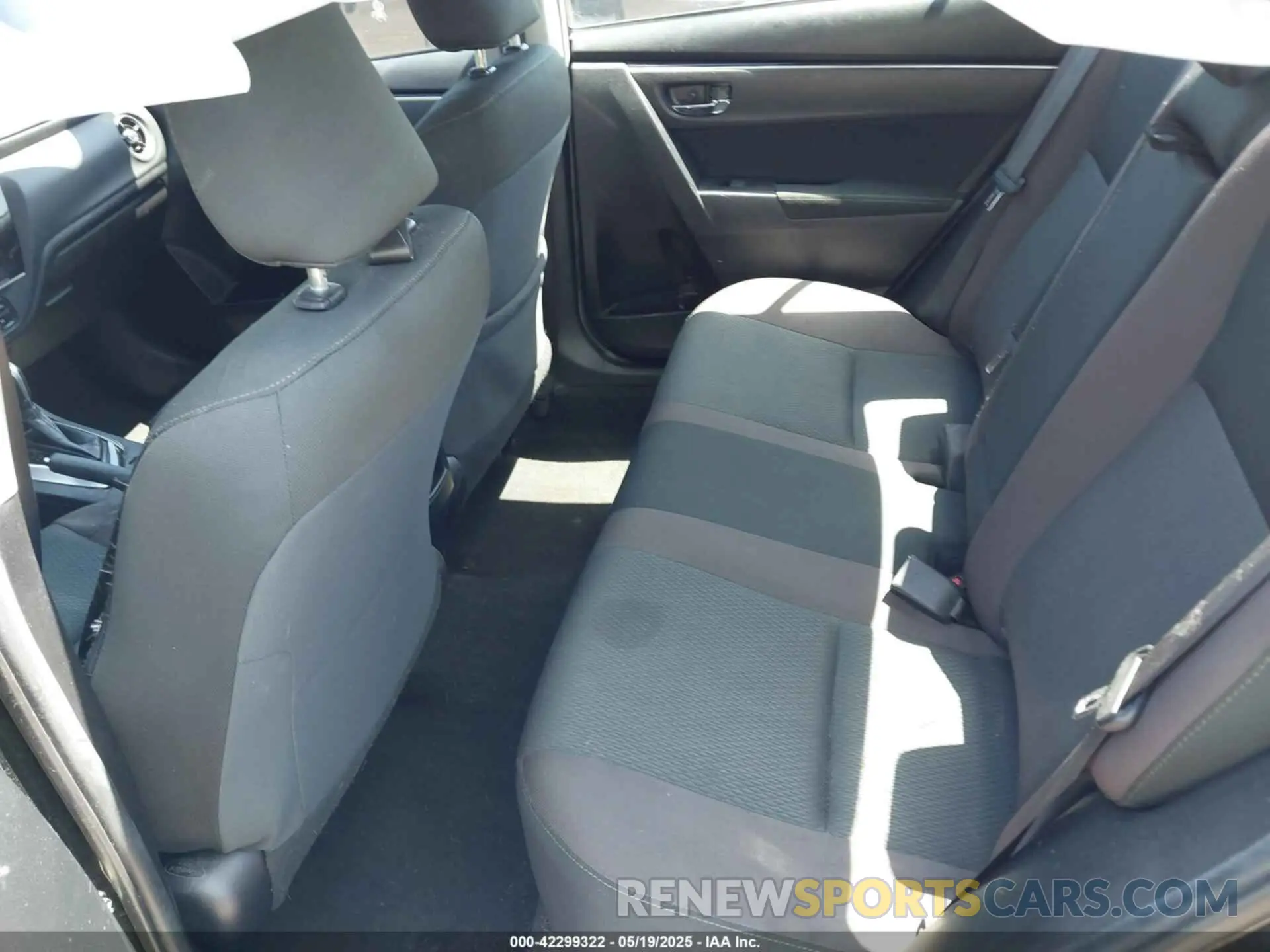 8 Photograph of a damaged car 2T1BURHE1KC230429 TOYOTA COROLLA 2019