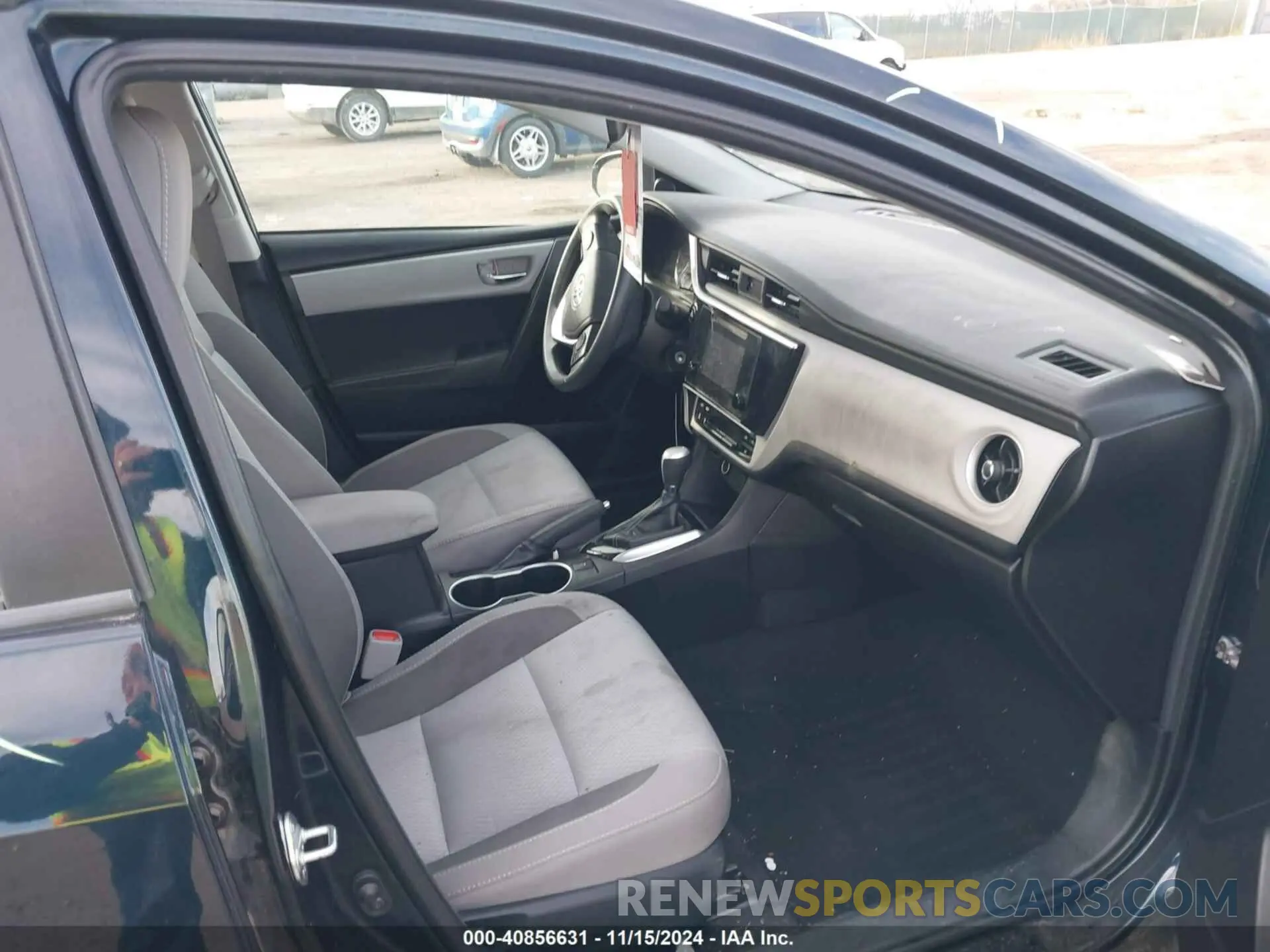 5 Photograph of a damaged car 2T1BURHE1KC233637 TOYOTA COROLLA 2019