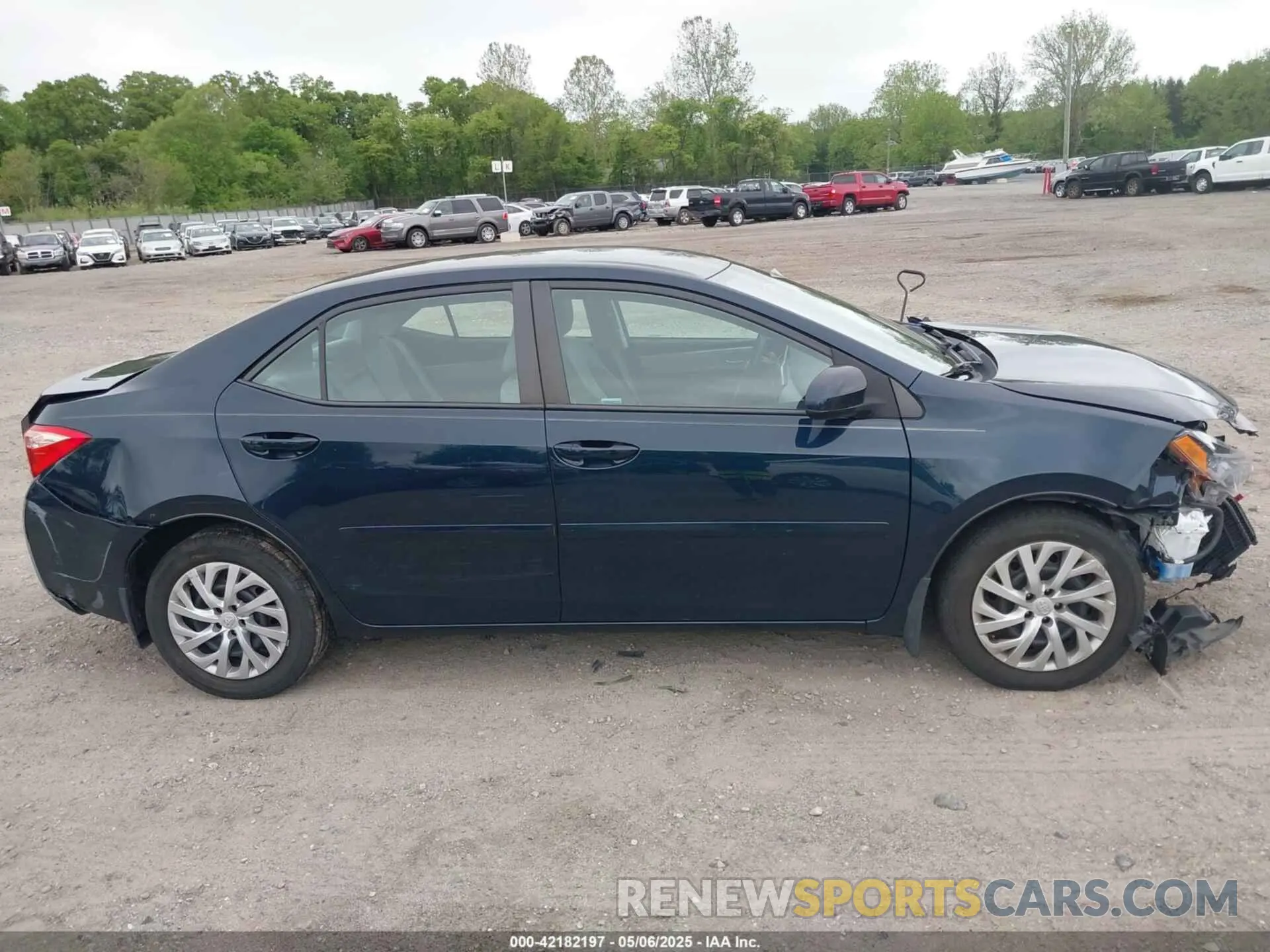 13 Photograph of a damaged car 2T1BURHE2KC125981 TOYOTA COROLLA 2019
