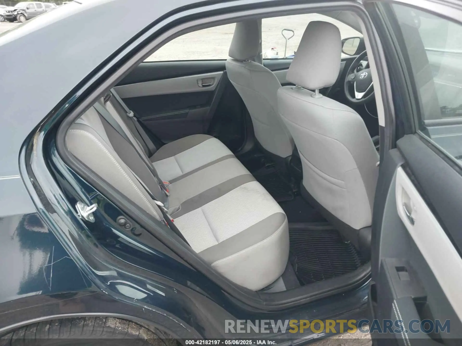 8 Photograph of a damaged car 2T1BURHE2KC125981 TOYOTA COROLLA 2019